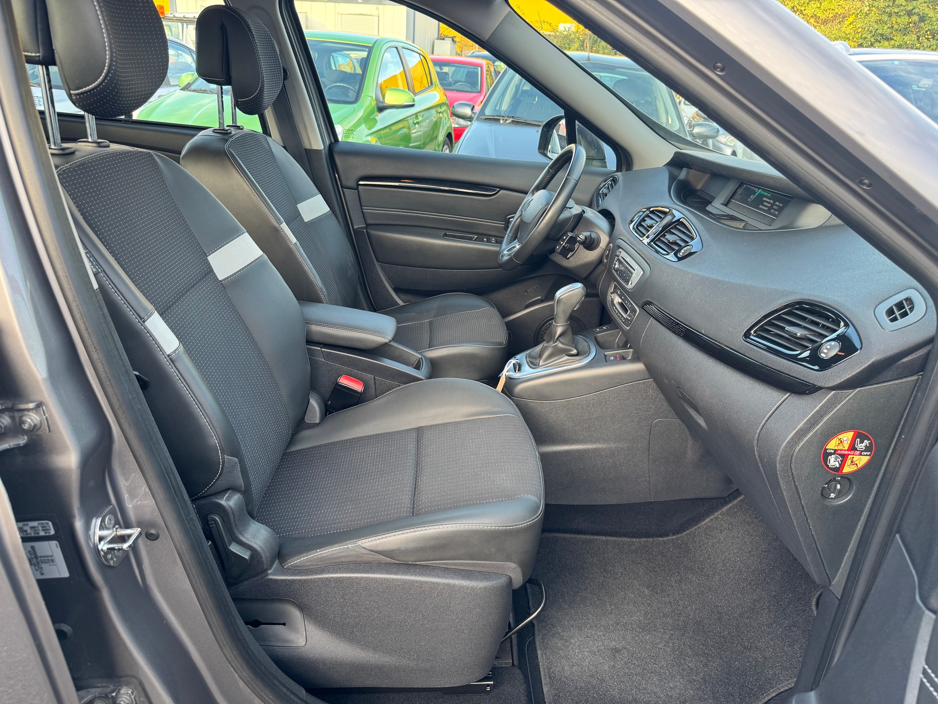 RENAULT Scénic 2.0 16V Dynamique X-Tronic CVT-image-10