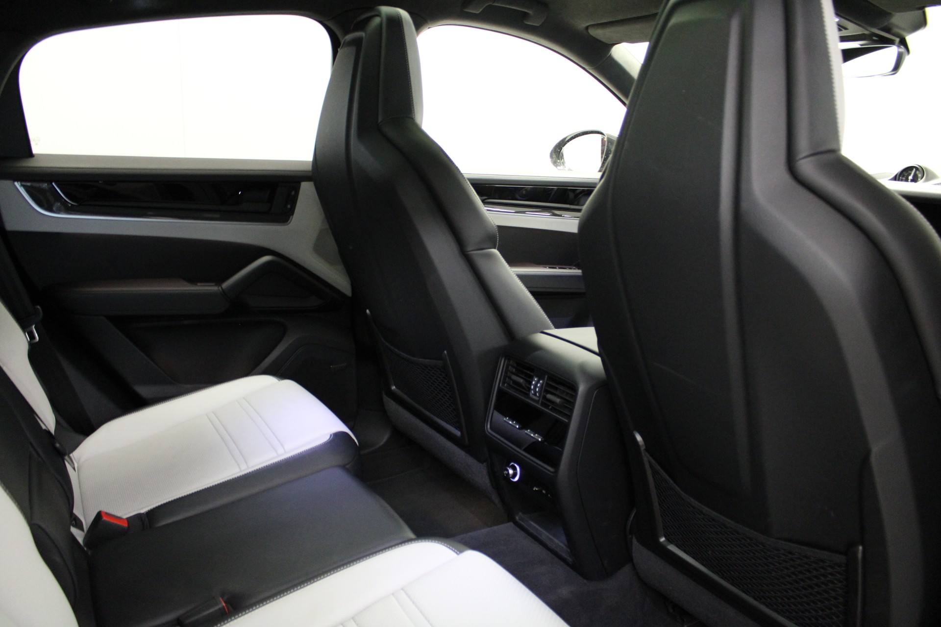 PORSCHE Cayenne Coupé Turbo E-Hybrid Tiptronic-image-8