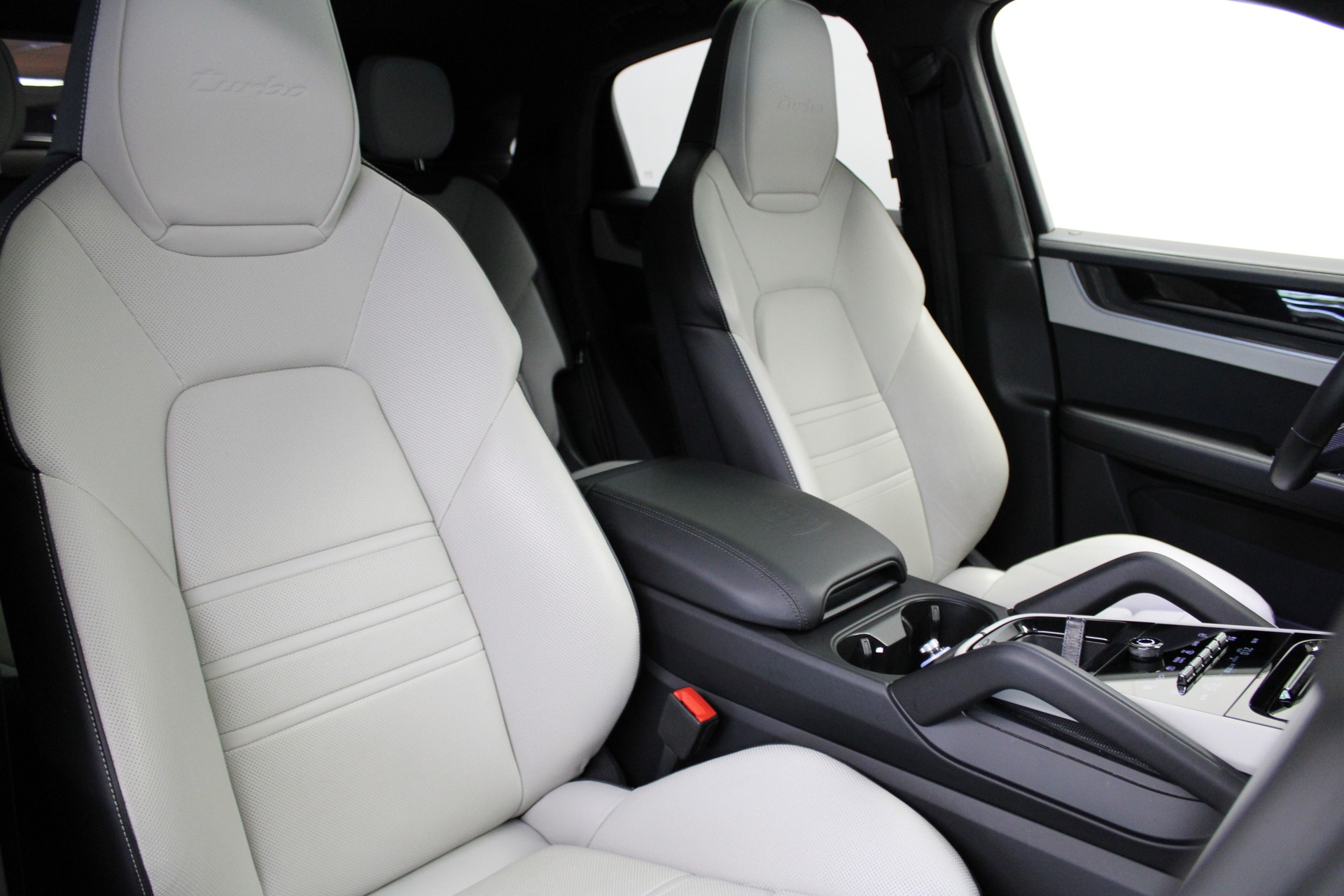 PORSCHE Cayenne Coupé Turbo E-Hybrid Tiptronic-image-7