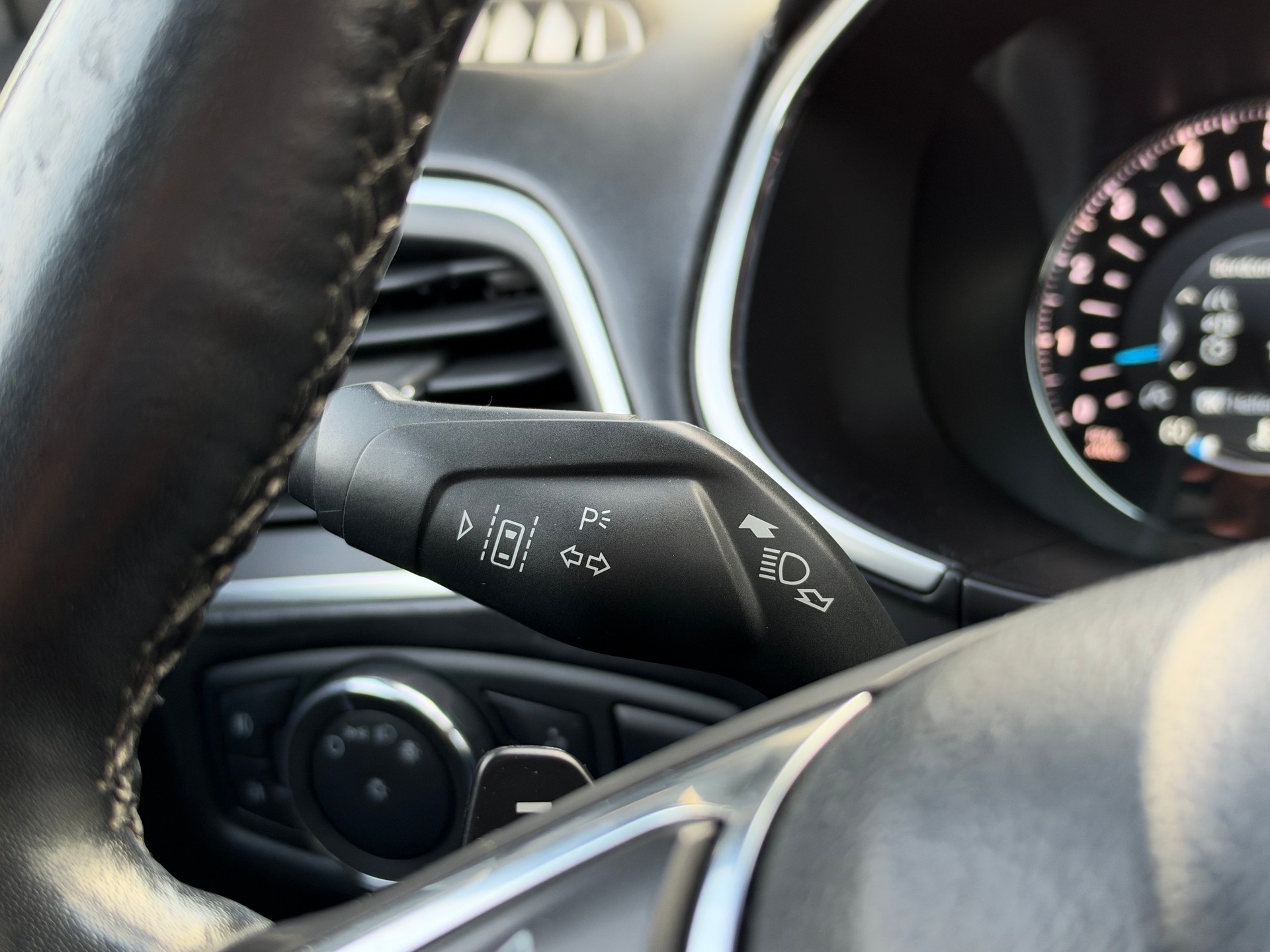 FORD Edge 2.0 TDCi Vignale 4WD PowerShift-image-18
