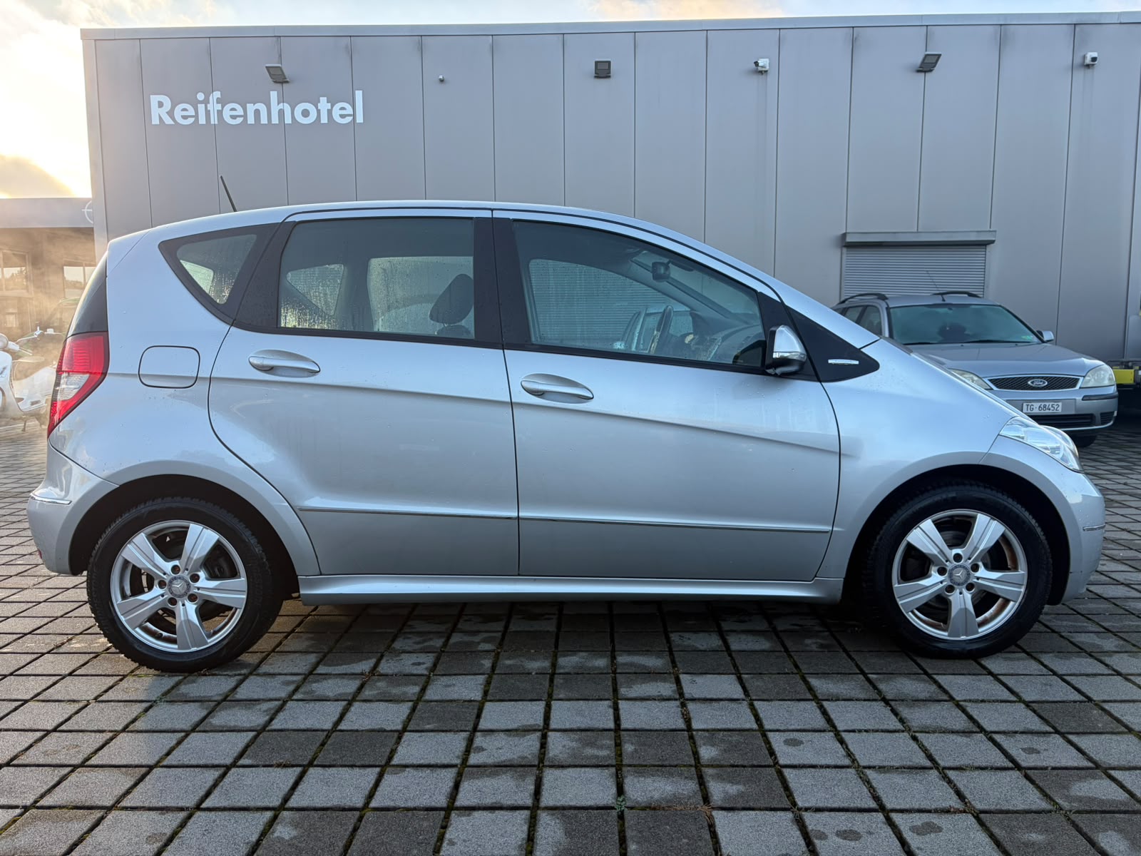 MERCEDES-BENZ A 200 Avantgarde Autotronic-image-4
