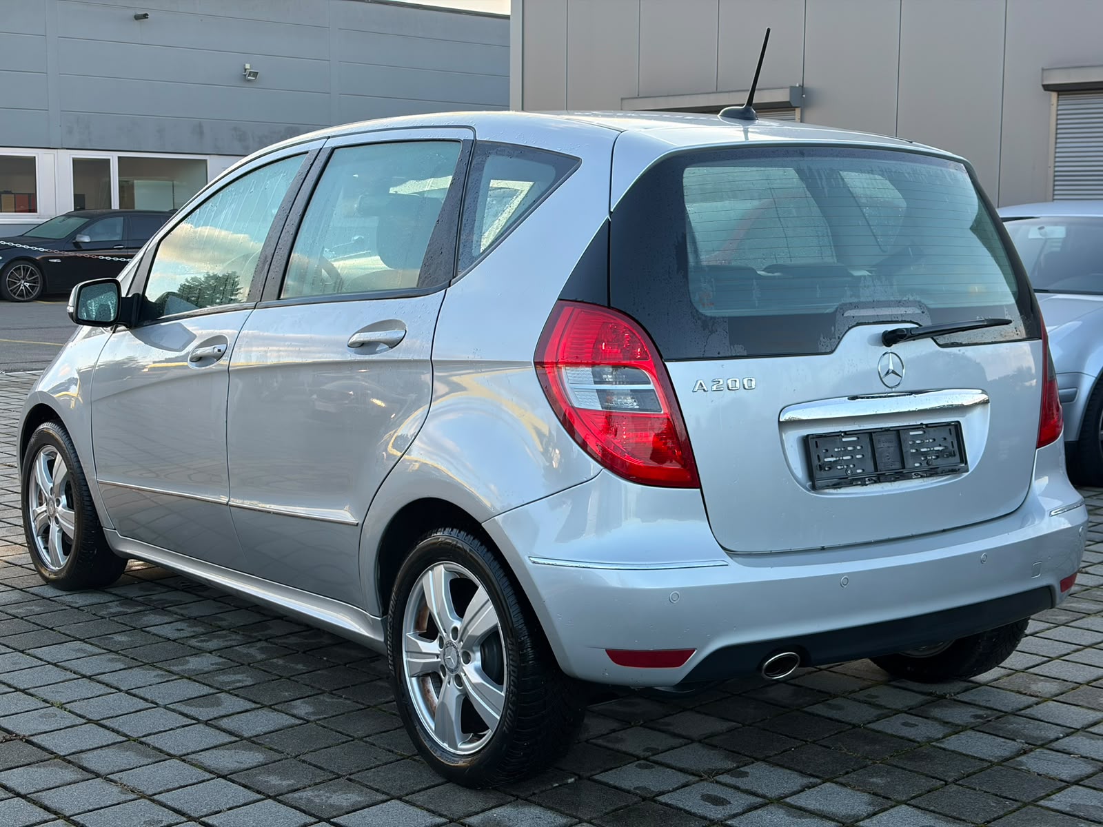 MERCEDES-BENZ A 200 Avantgarde Autotronic-image-5