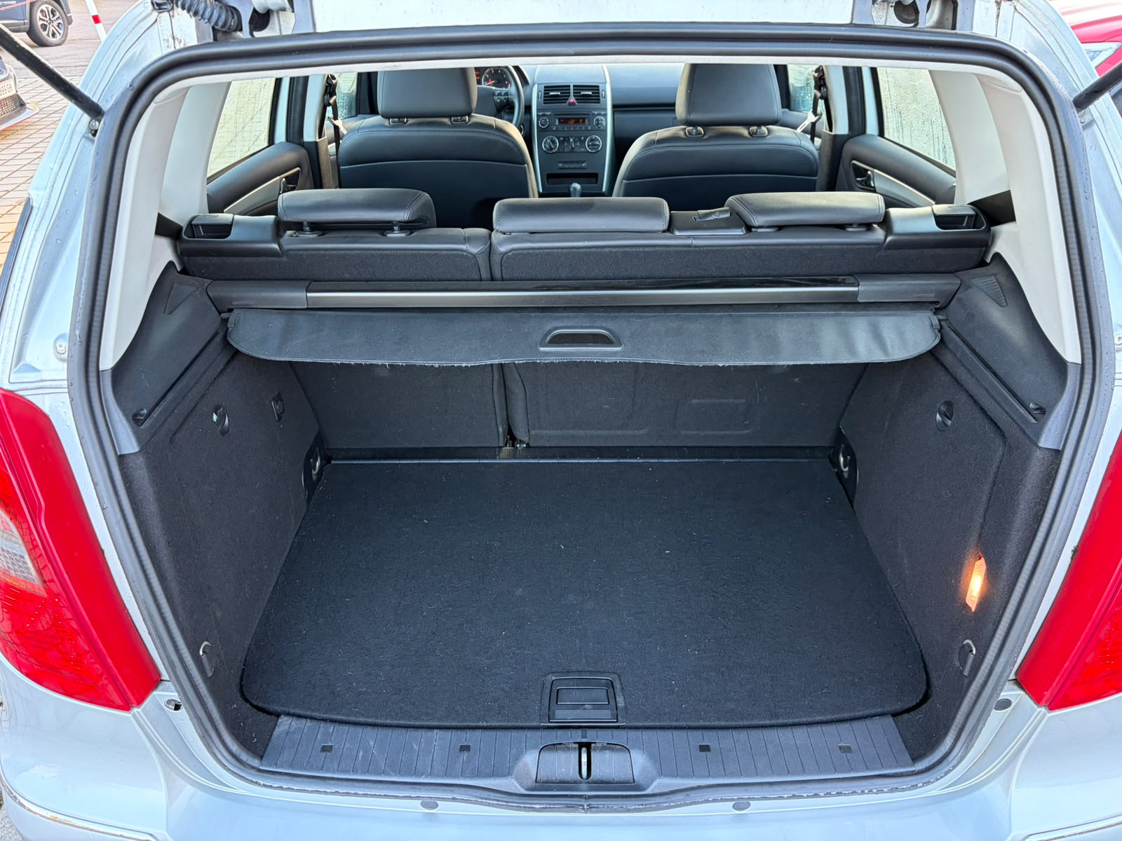 MERCEDES-BENZ A 200 Avantgarde Autotronic-image-7