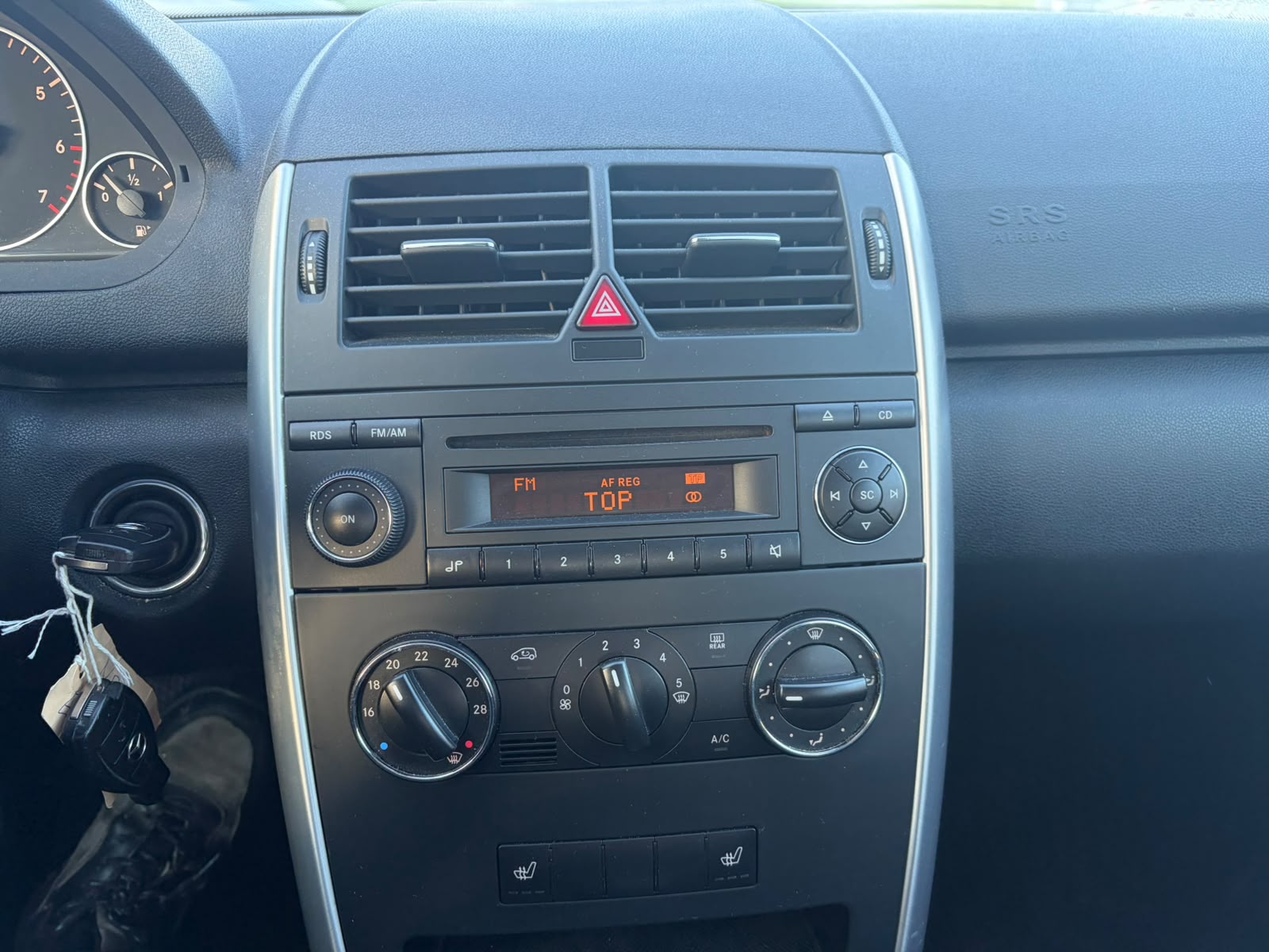 MERCEDES-BENZ A 200 Avantgarde Autotronic-image-11