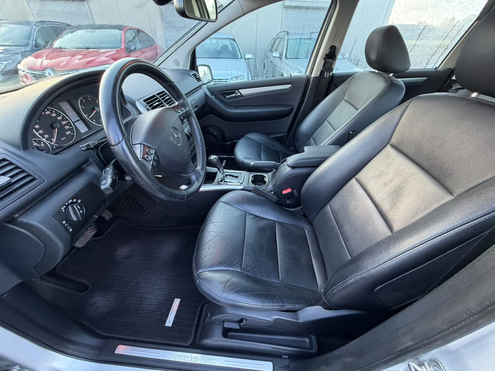 MERCEDES-BENZ A 200 Avantgarde Autotronic-image-12