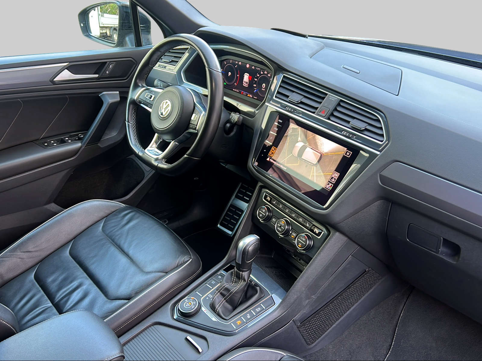VW Tiguan 2.0 TDI SCR Highline 4Motion DSG-image-16