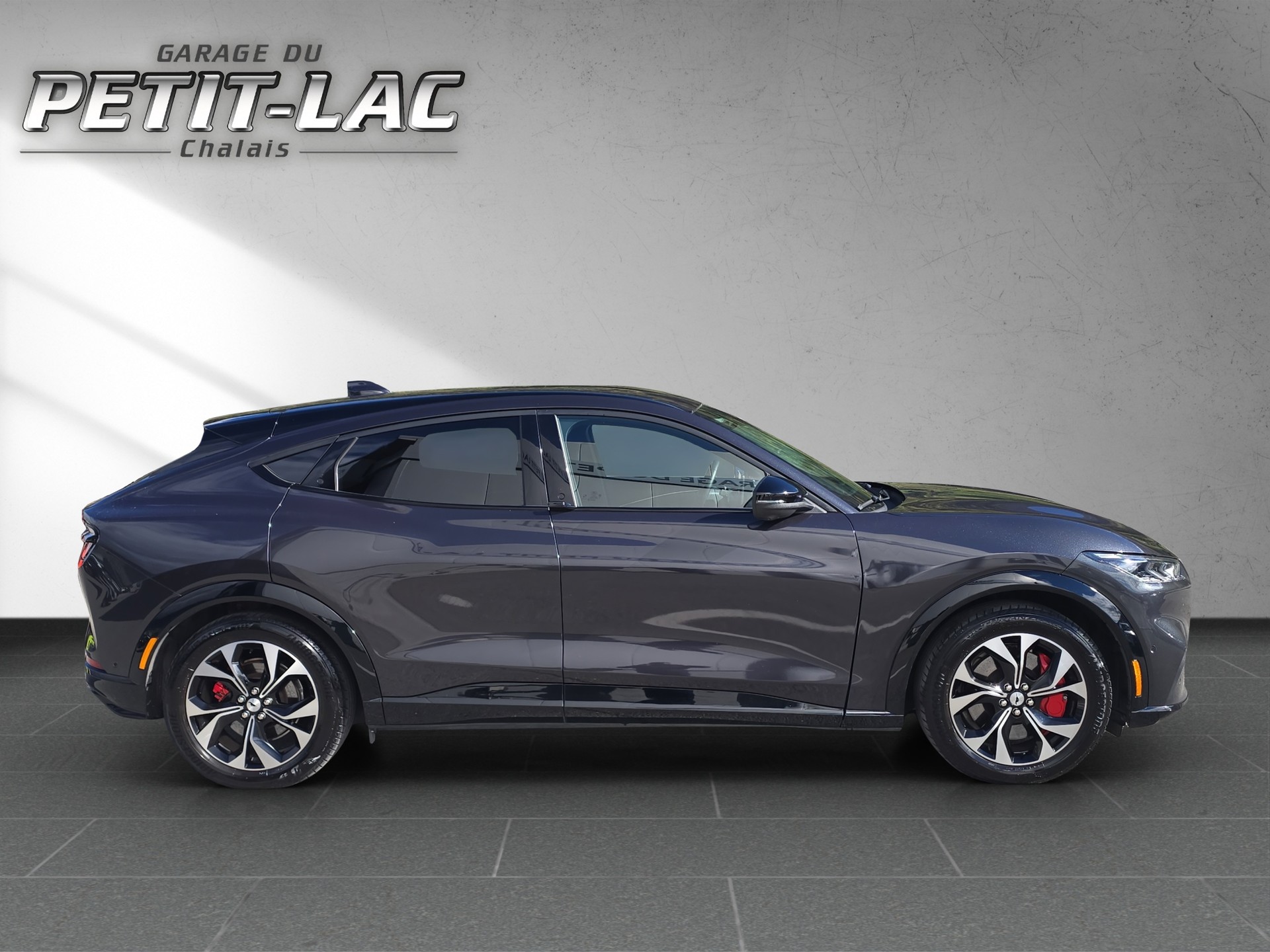 FORD Mustang MACH-E Premium AWD 72.6 kWh-image-2