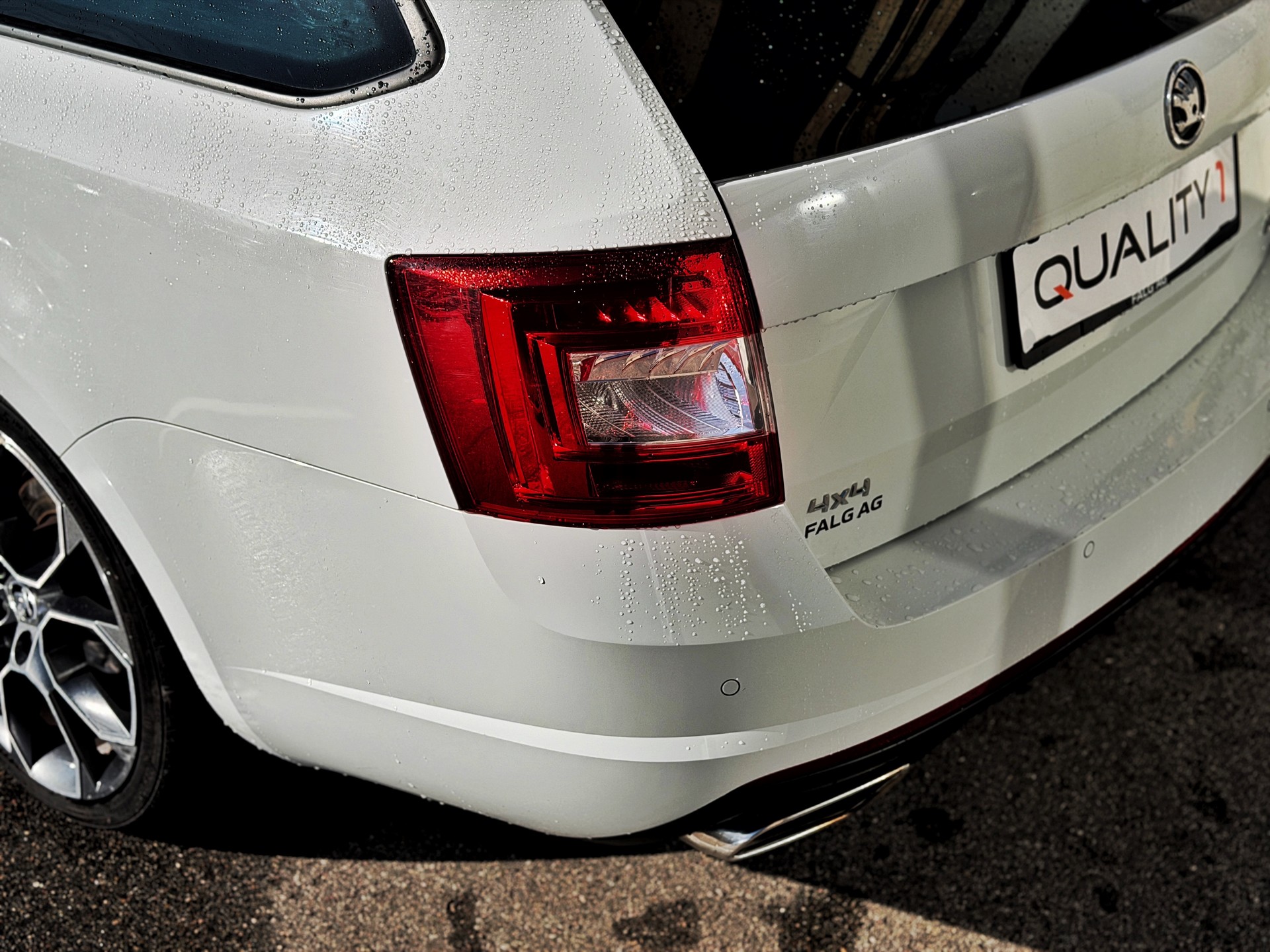 SKODA Octavia Combi 2.0 TDI RS 4x4 DSG-image-12