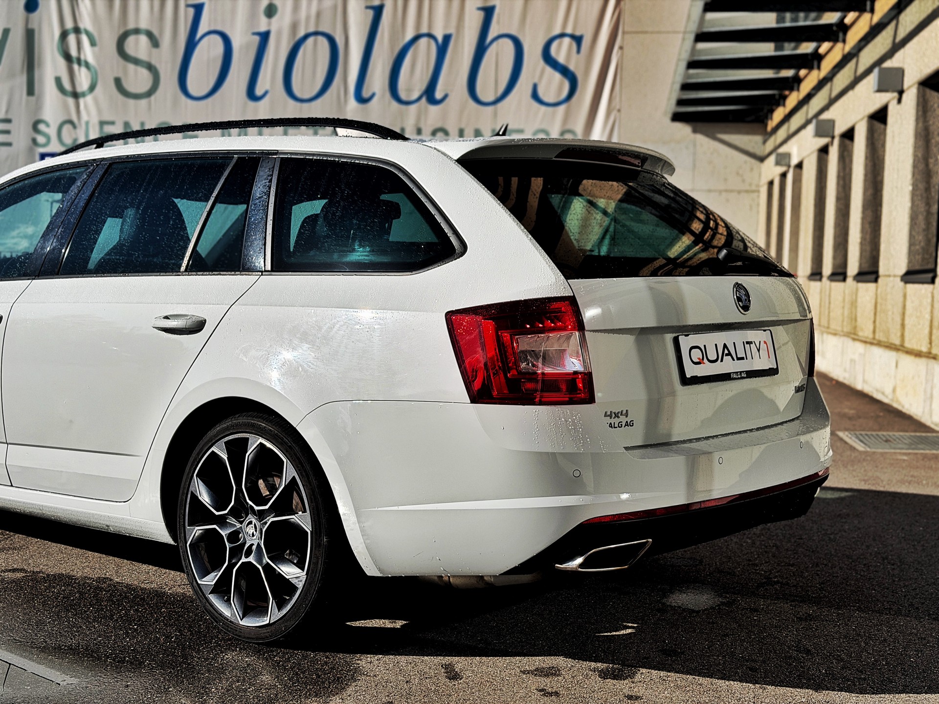 SKODA Octavia Combi 2.0 TDI RS 4x4 DSG-image-11