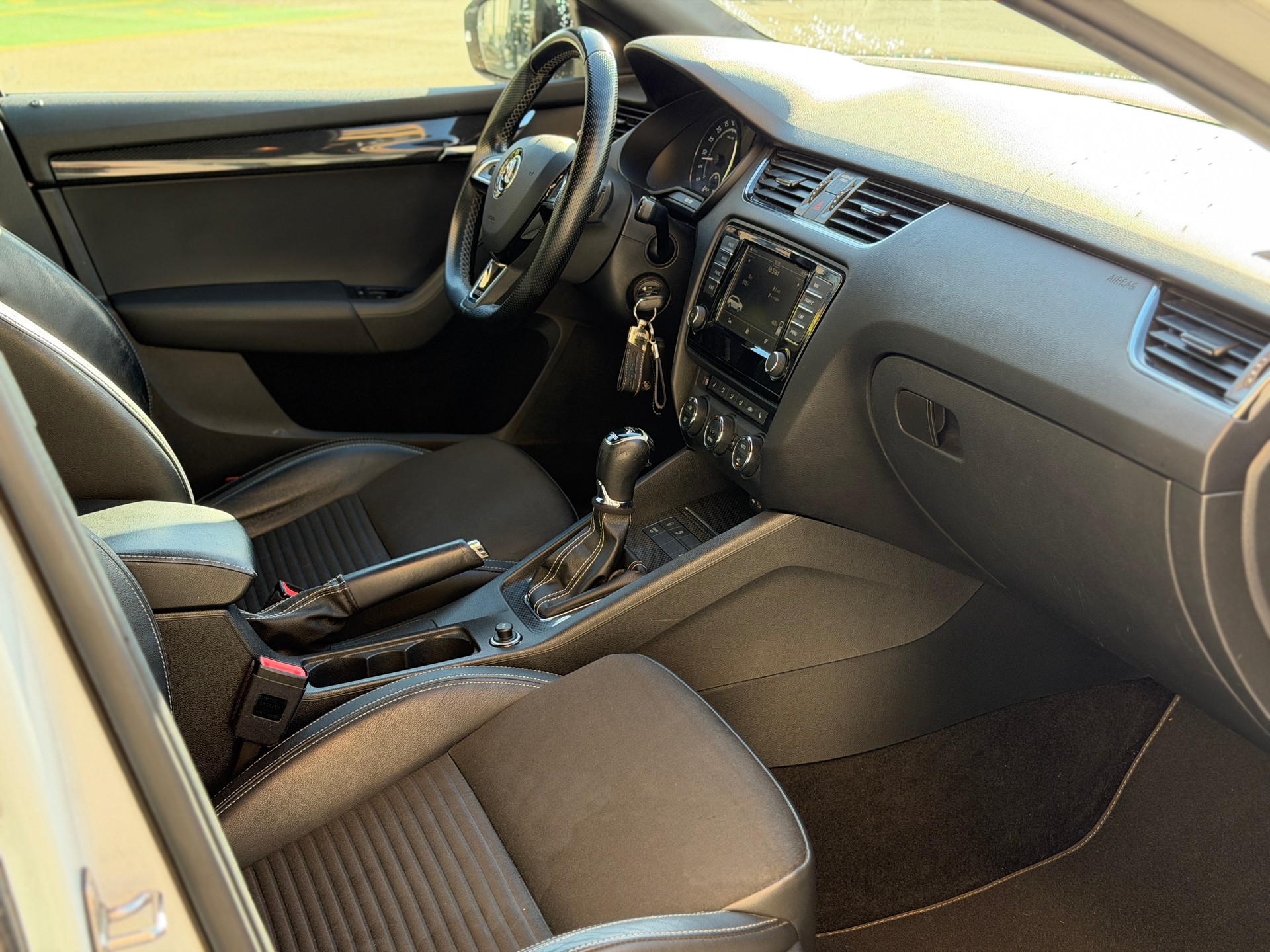 SKODA Octavia Combi 2.0 TDI RS 4x4 DSG-image-23