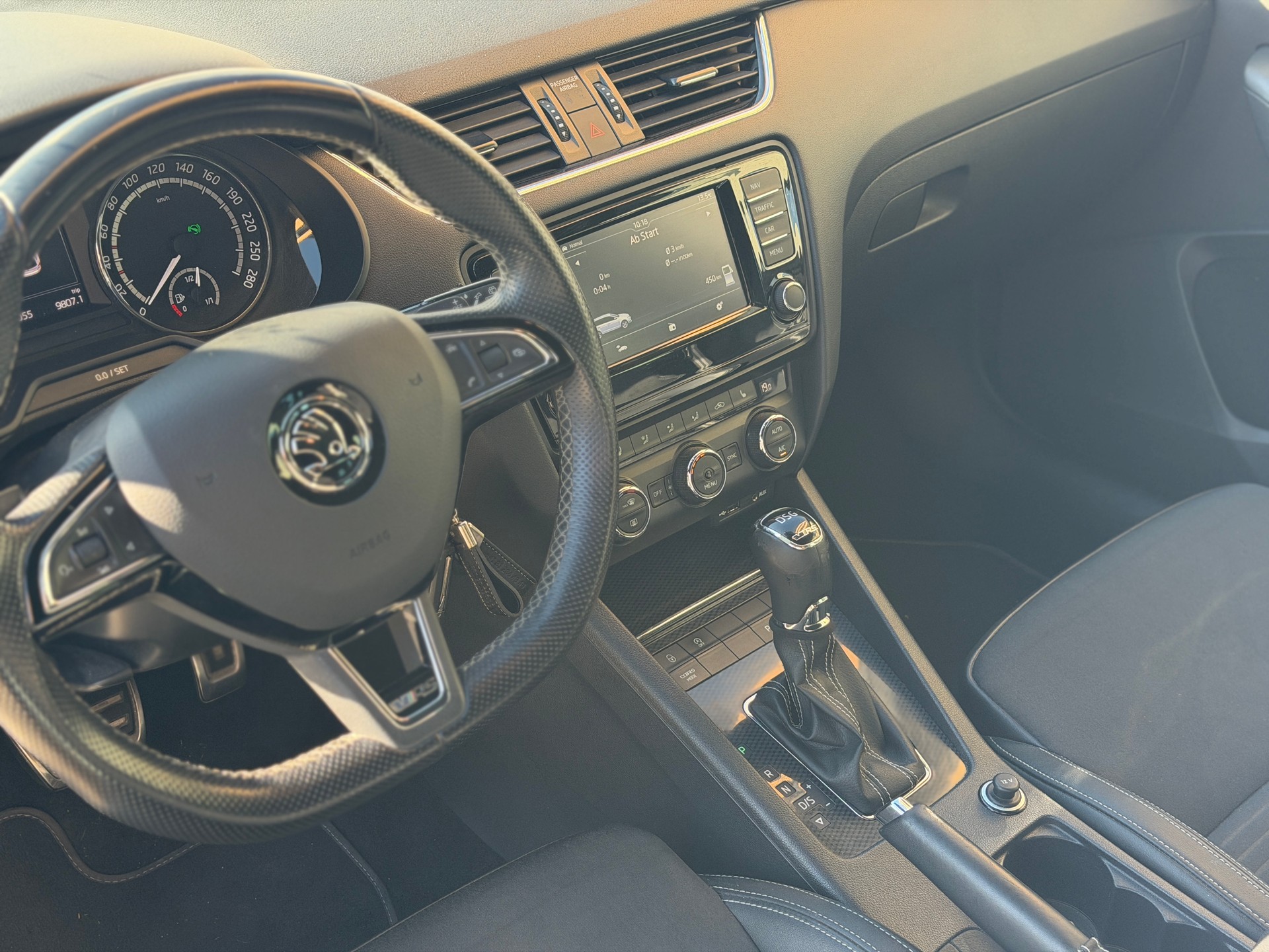 SKODA Octavia Combi 2.0 TDI RS 4x4 DSG-image-13