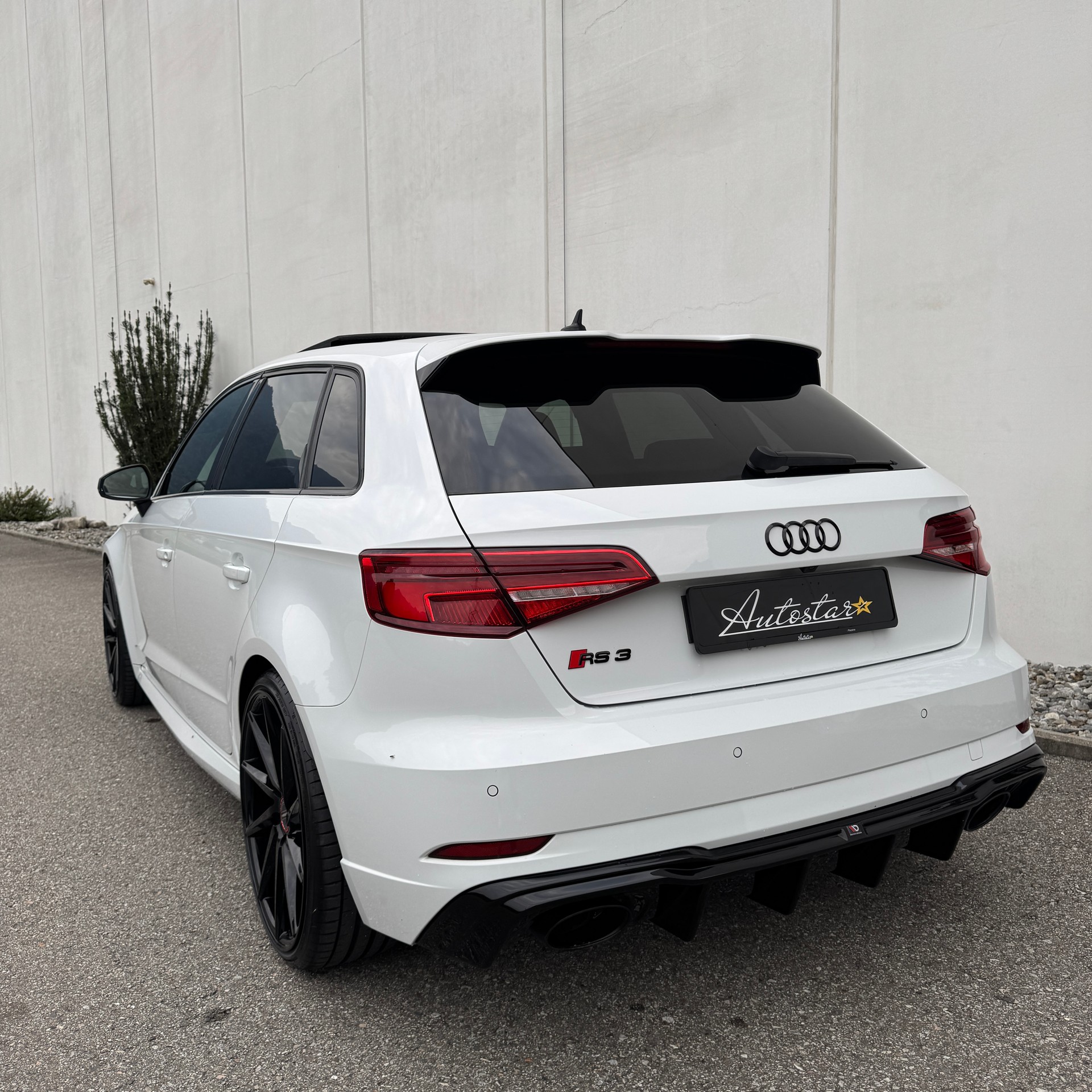 AUDI RS3 Sportback 2.5 TSI quattro S-tronic-image-4