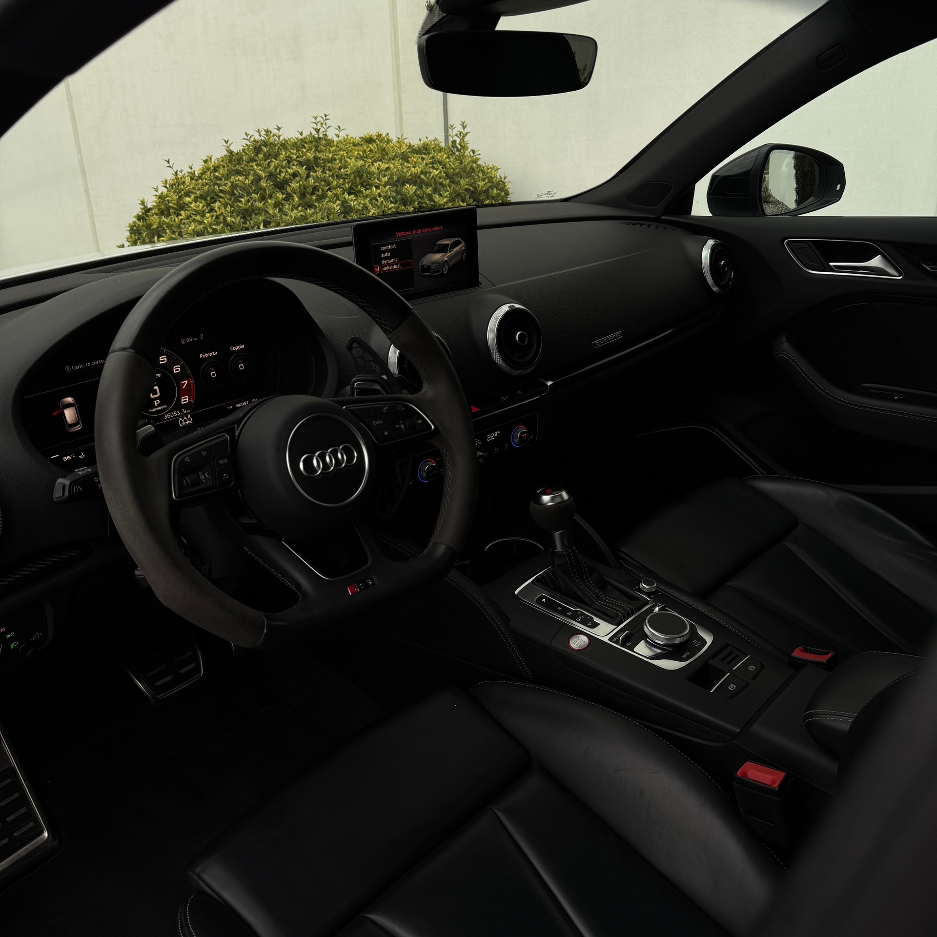 AUDI RS3 Sportback 2.5 TSI quattro S-tronic-image-6
