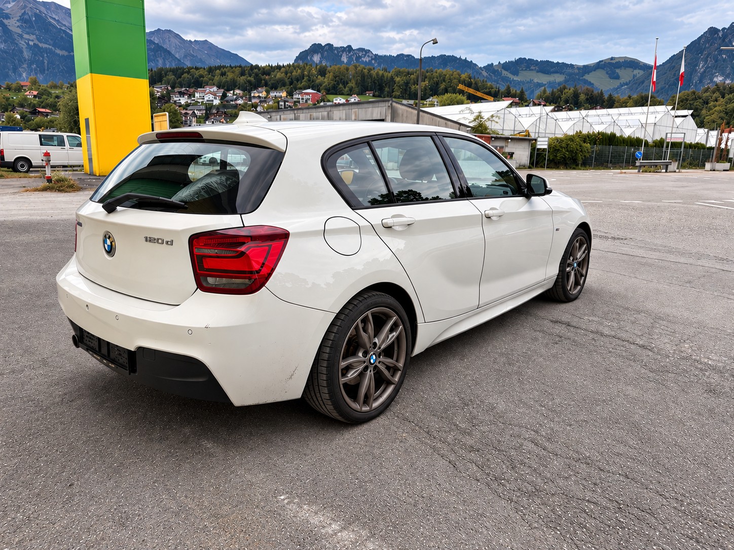 BMW 120d xDrive-image-3