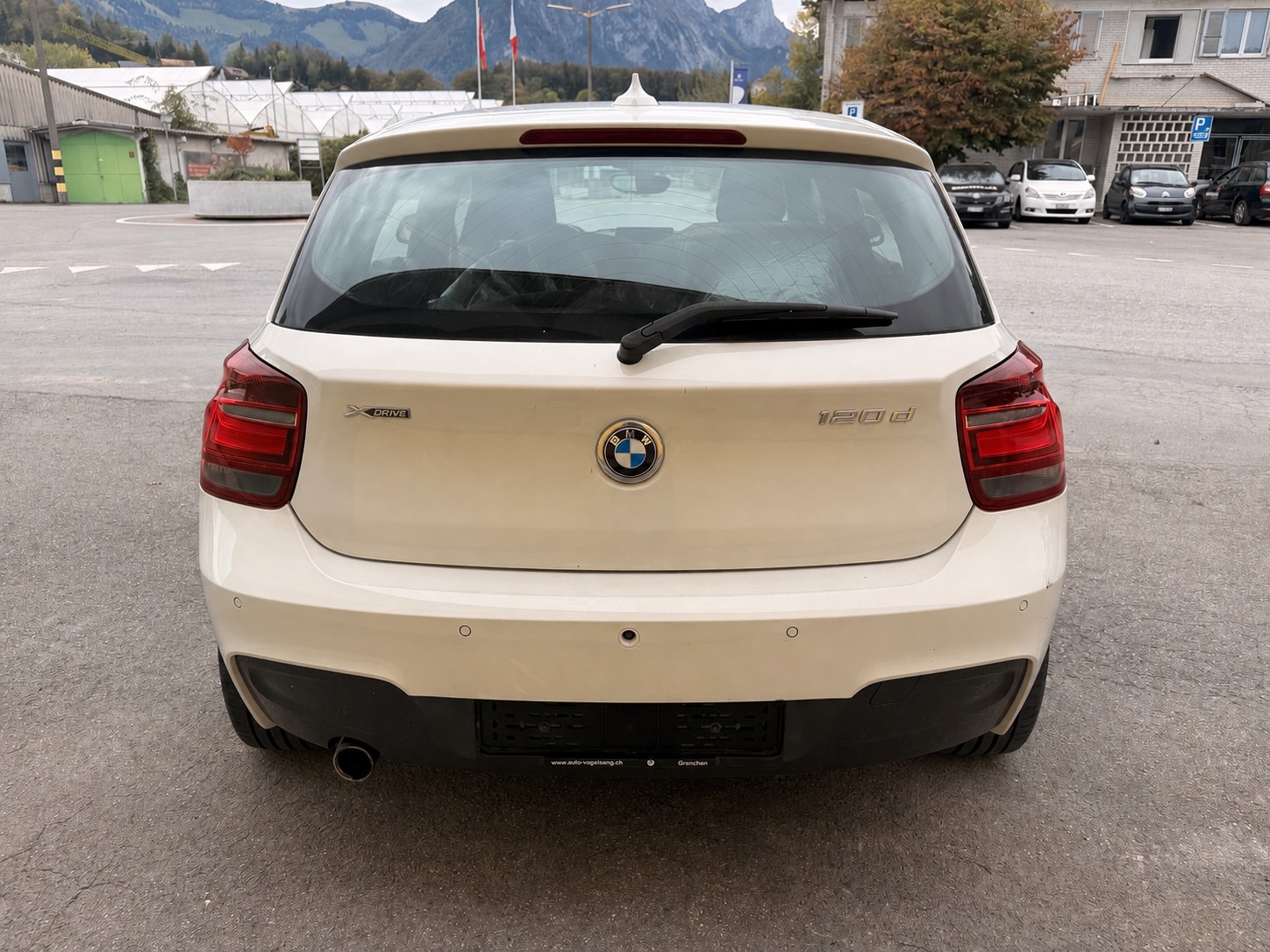 BMW 120d xDrive-image-2