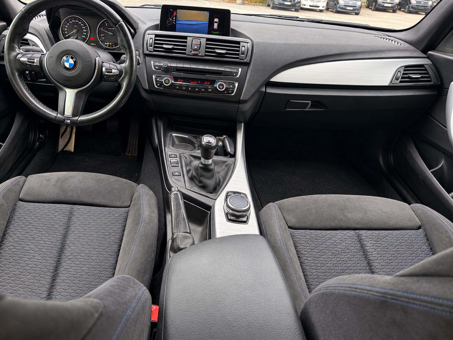 BMW 120d xDrive-image-5