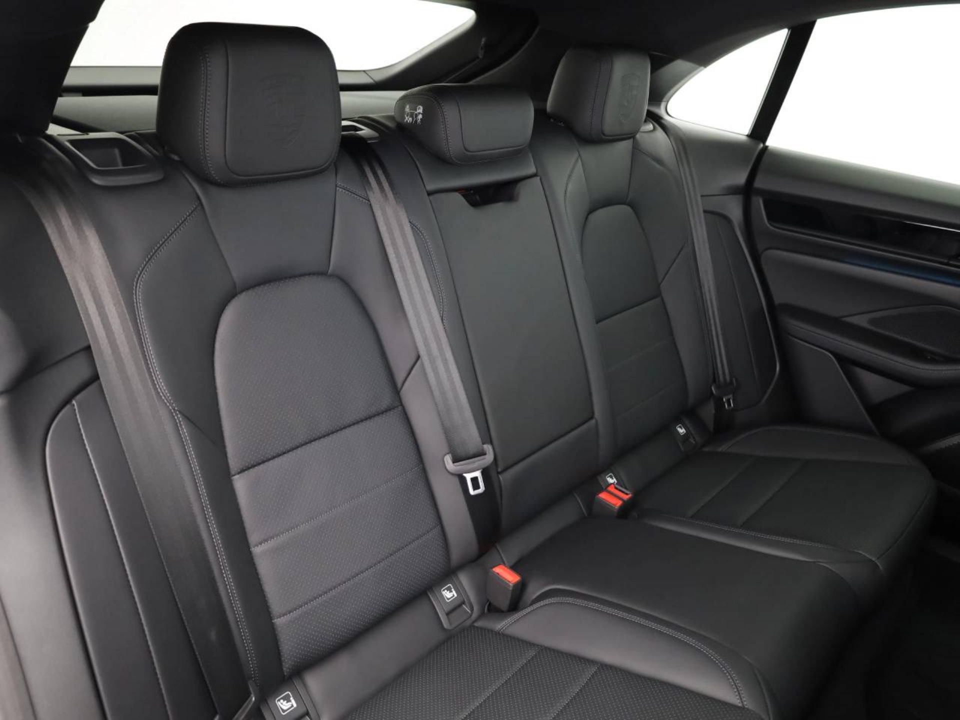 PORSCHE Macan 4-image-17