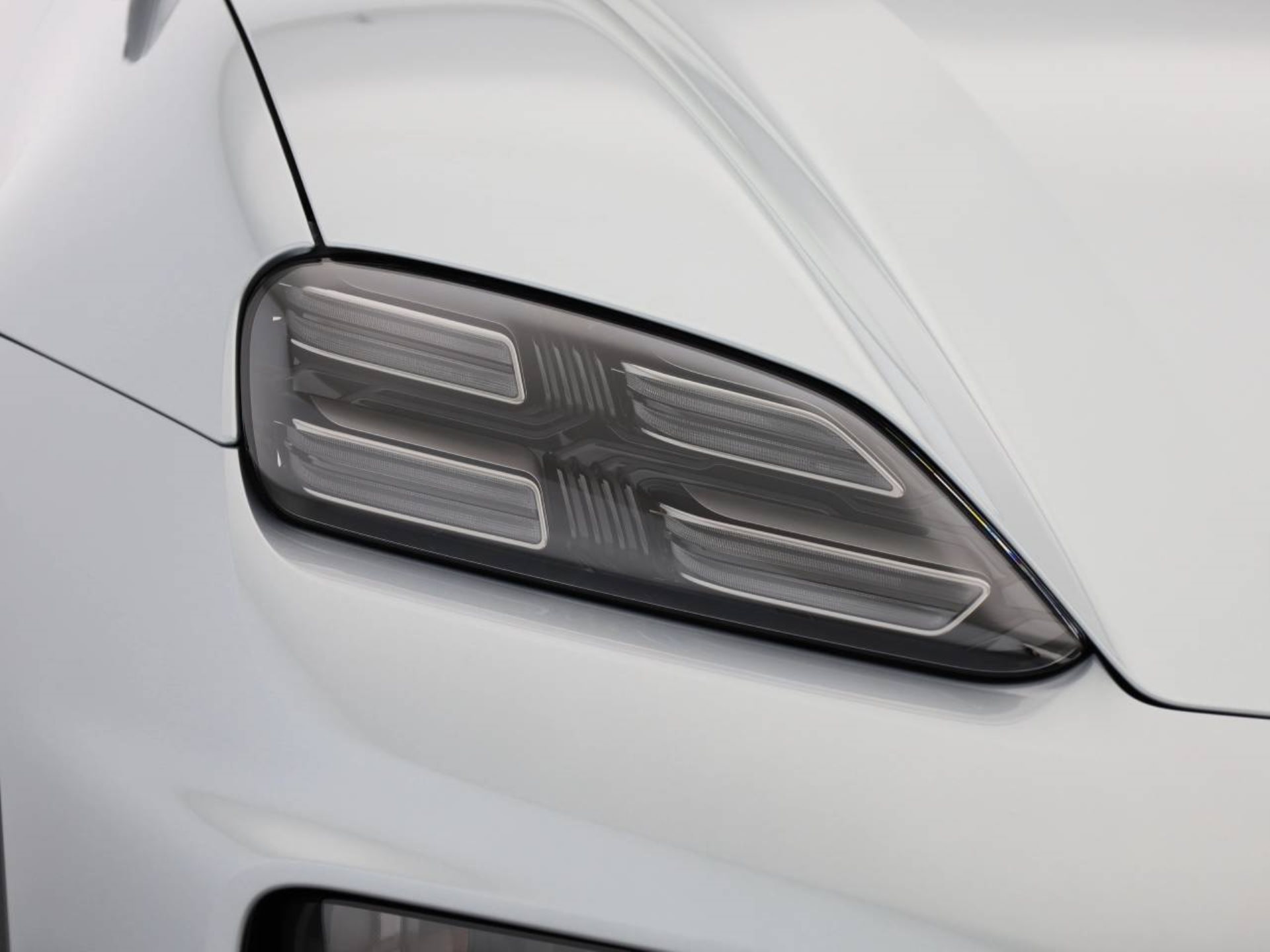 PORSCHE Macan 4-image-7