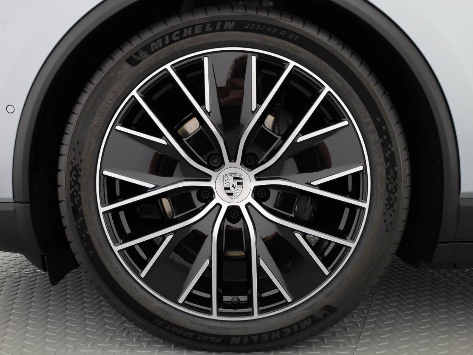 PORSCHE Macan 4-image-8