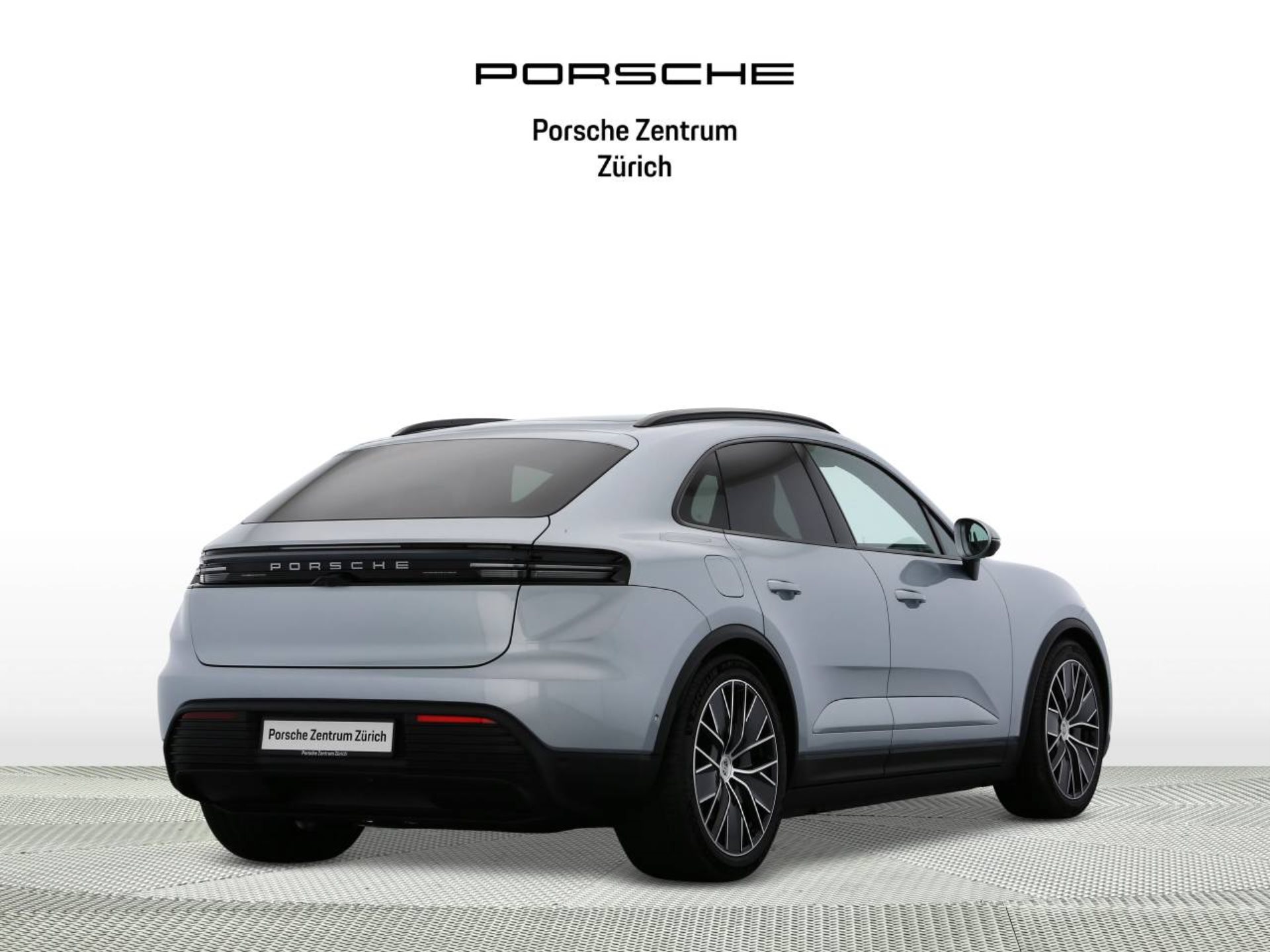 PORSCHE Macan 4-image-2