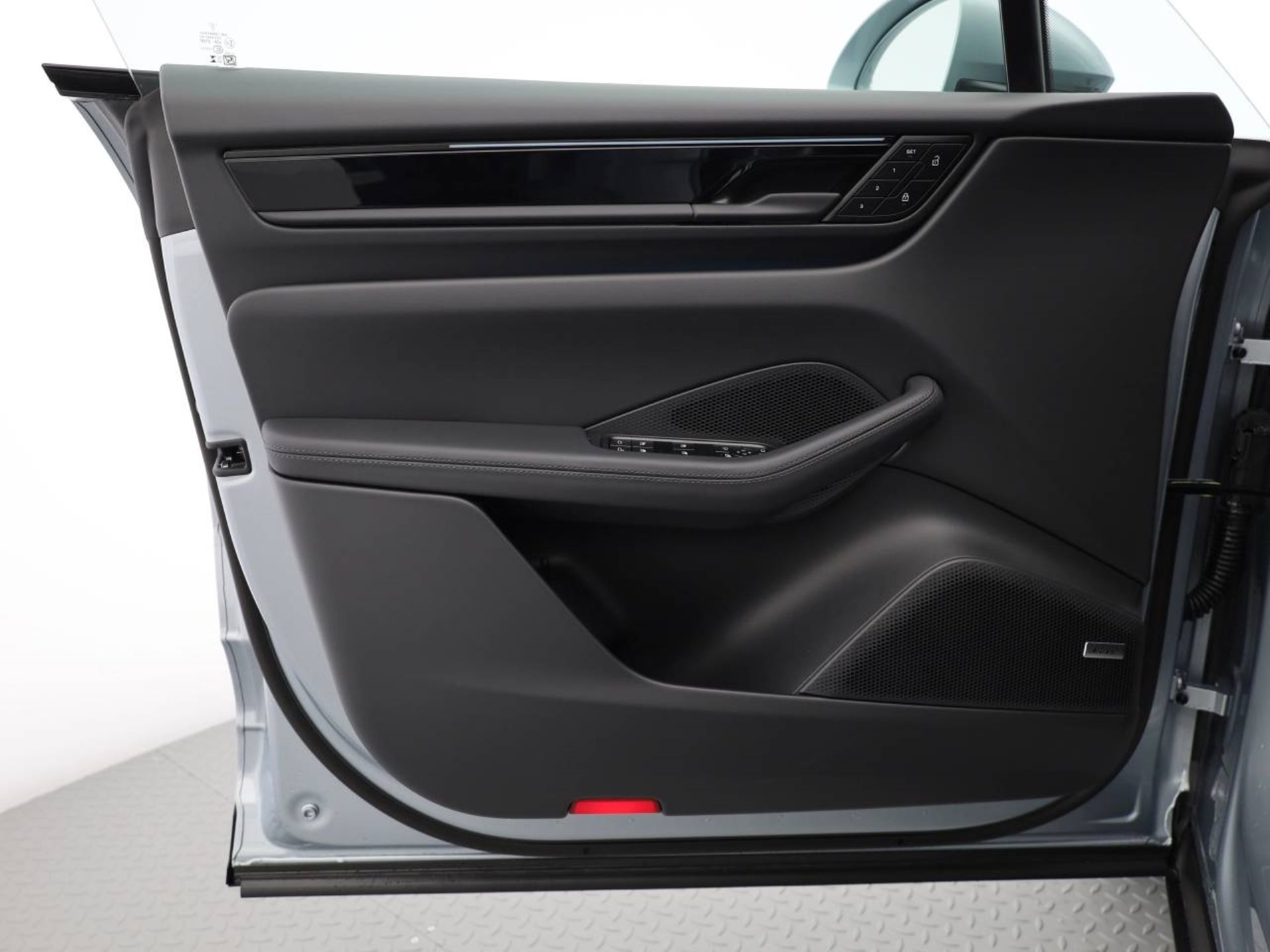 PORSCHE Macan 4-image-18