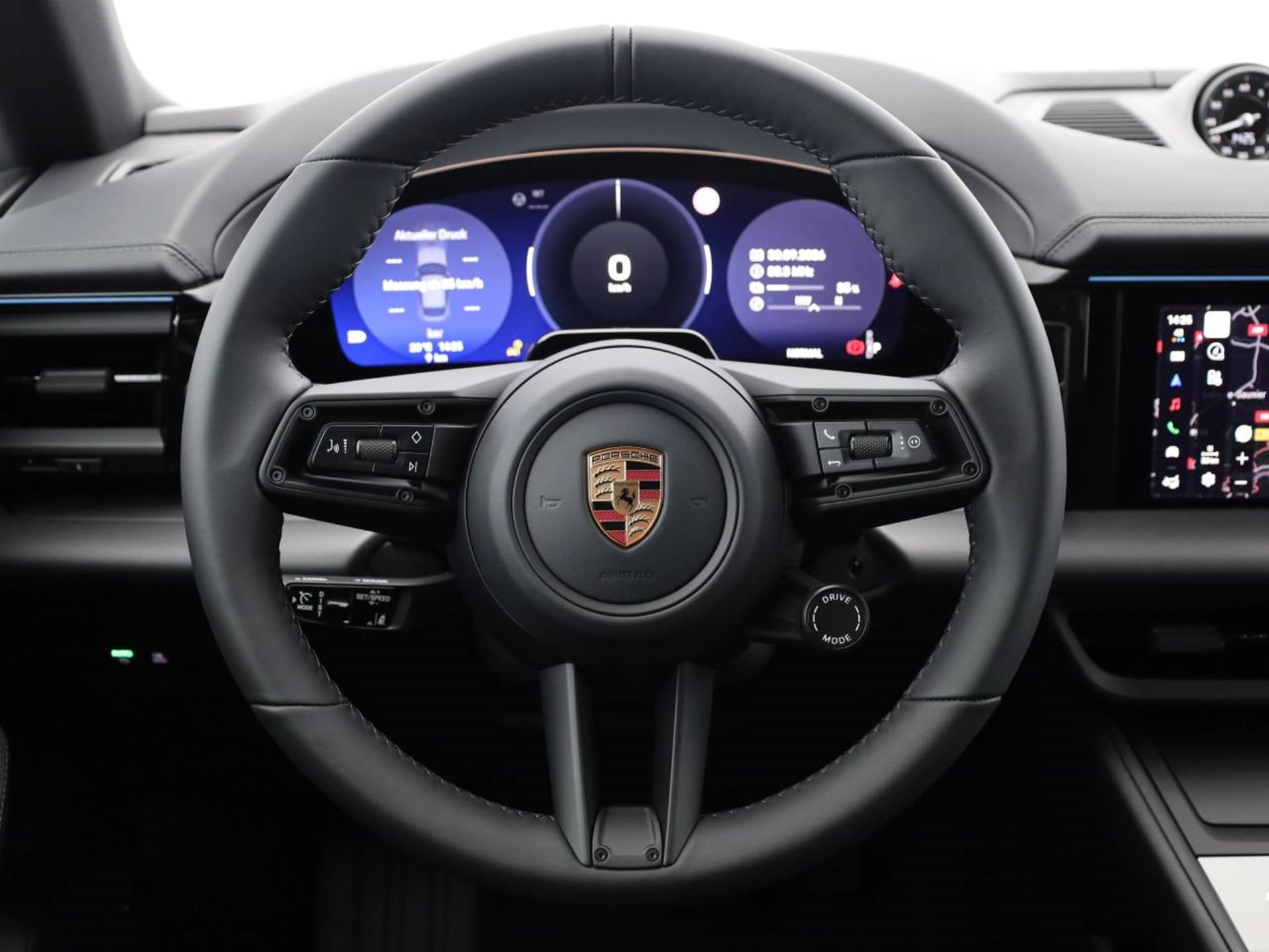 PORSCHE Macan 4-image-9