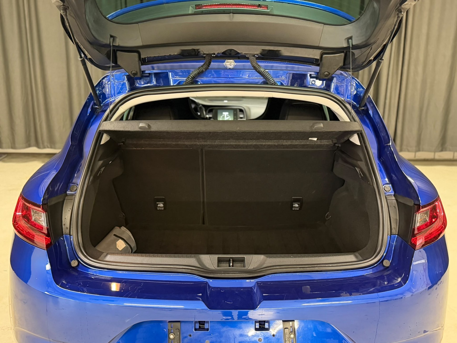 RENAULT Mégane 1.6 16V Turbo GT EDC-image-8