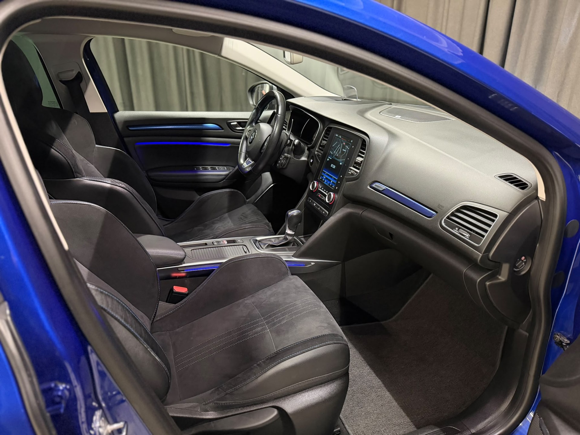 RENAULT Mégane 1.6 16V Turbo GT EDC-image-11