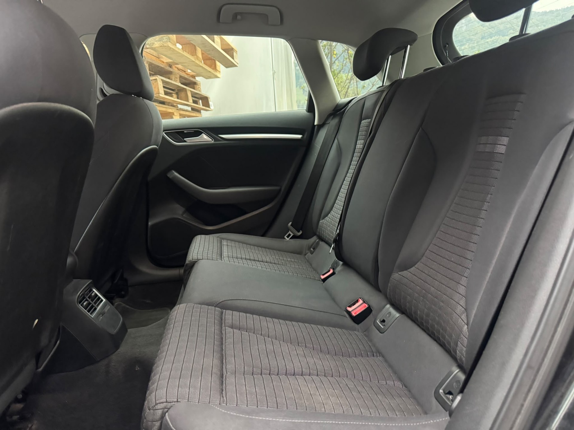 AUDI A3 Sportback 2.0 TDI Ambiente quattro-image-14
