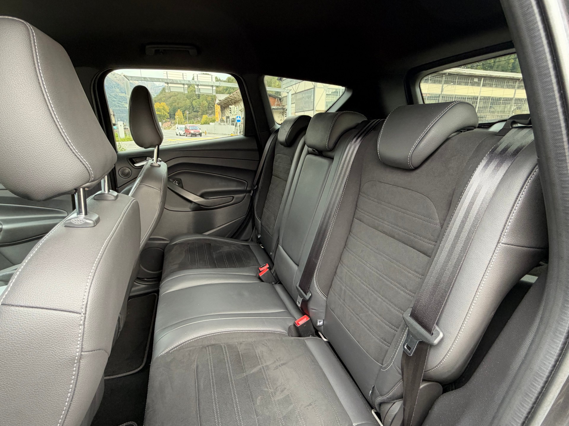 FORD Kuga 2.0 TDCi ST Line High 4WD PowerShift-image-11