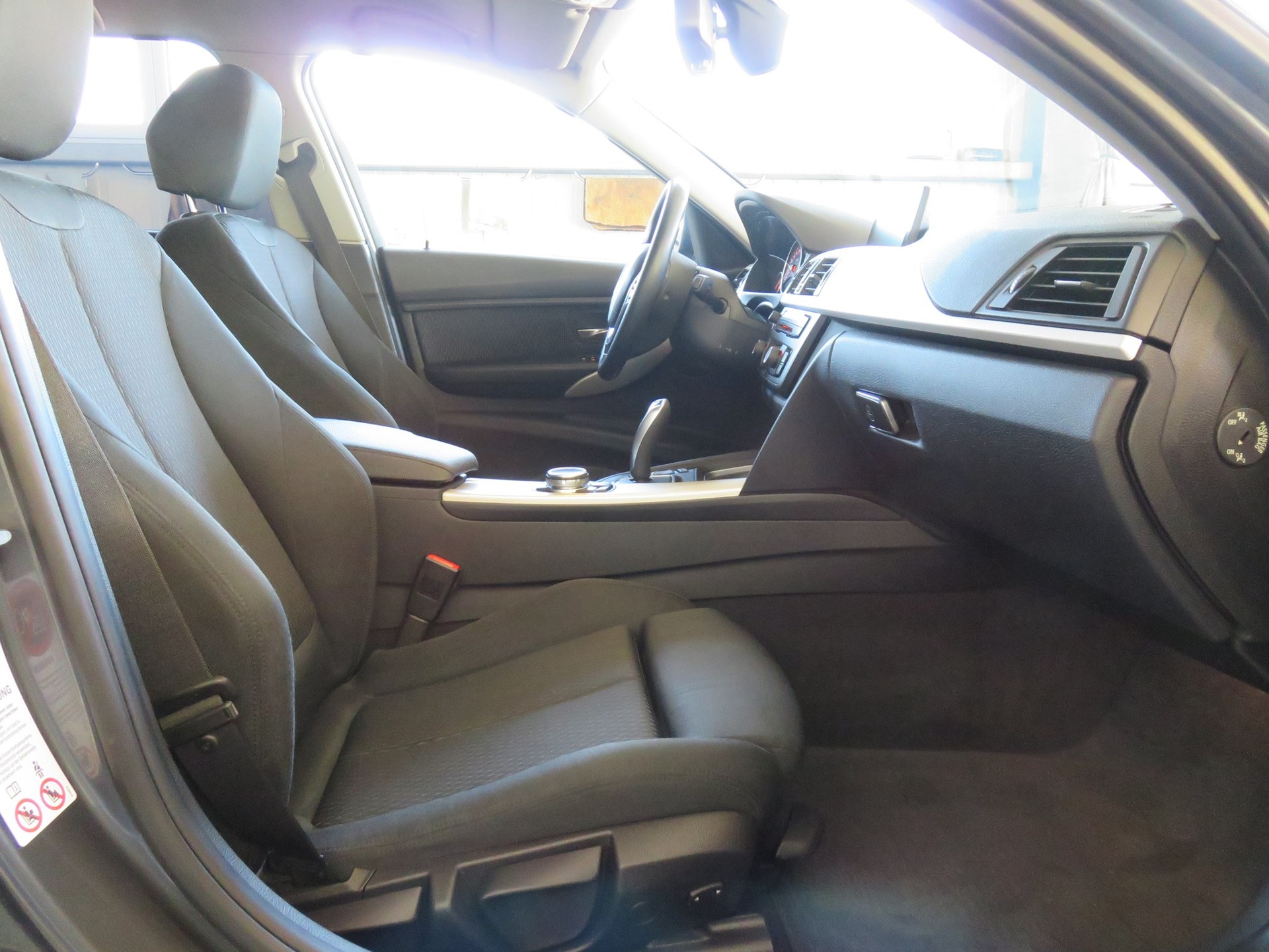 BMW 320i Touring Steptronic-image-14