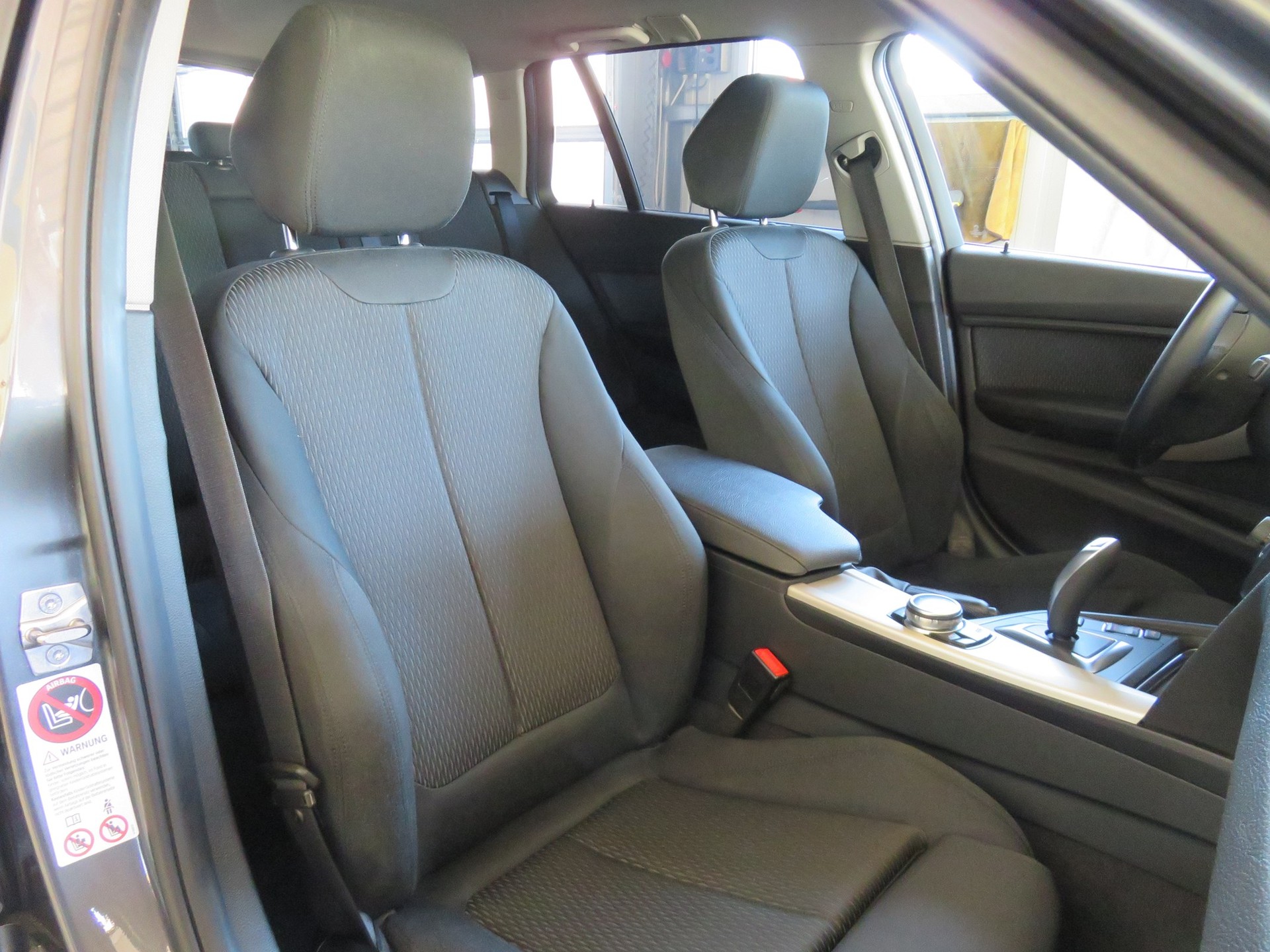 BMW 320i Touring Steptronic-image-9