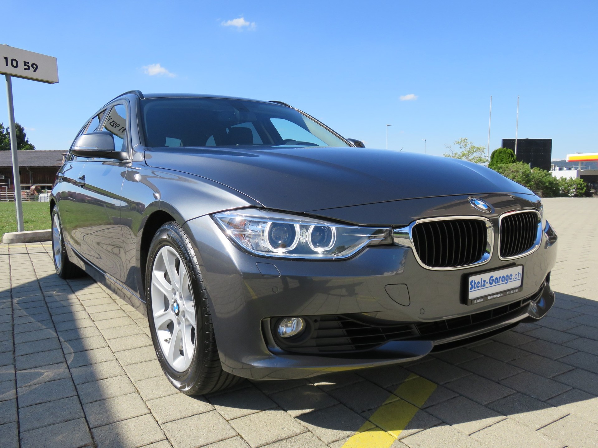 BMW 320i Touring Steptronic-image-1