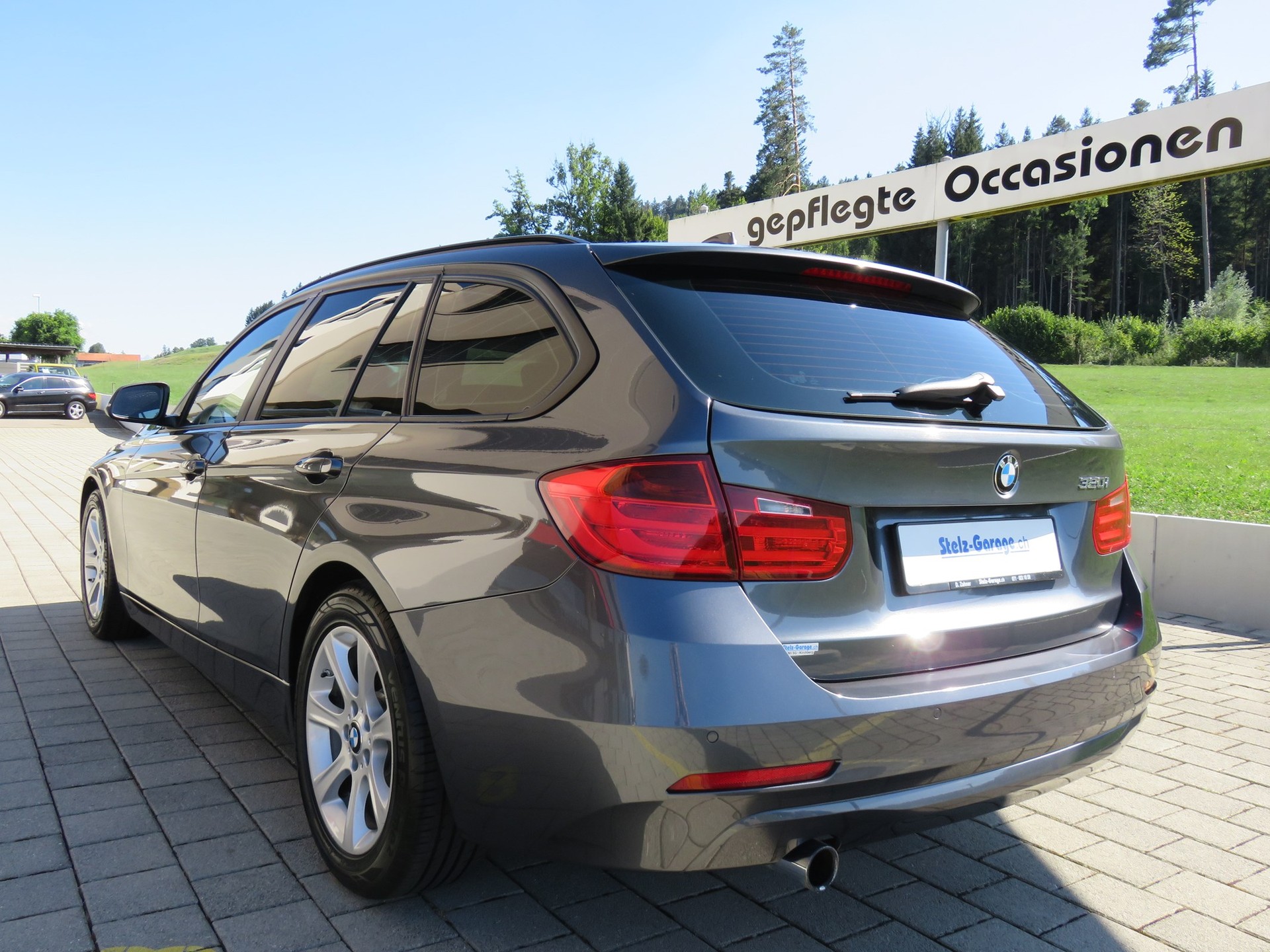 BMW 320i Touring Steptronic-image-3