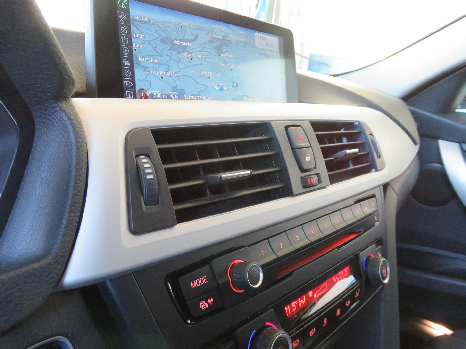 BMW 320i Touring Steptronic-image-5