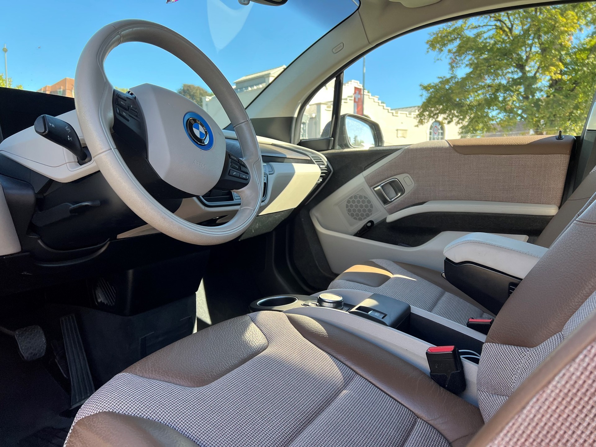 BMW i3s (120Ah)-image-3