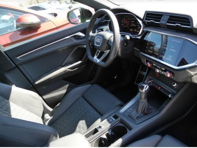 AUDI RS Q3 2.5 TFSI quattro S tronic-image-3