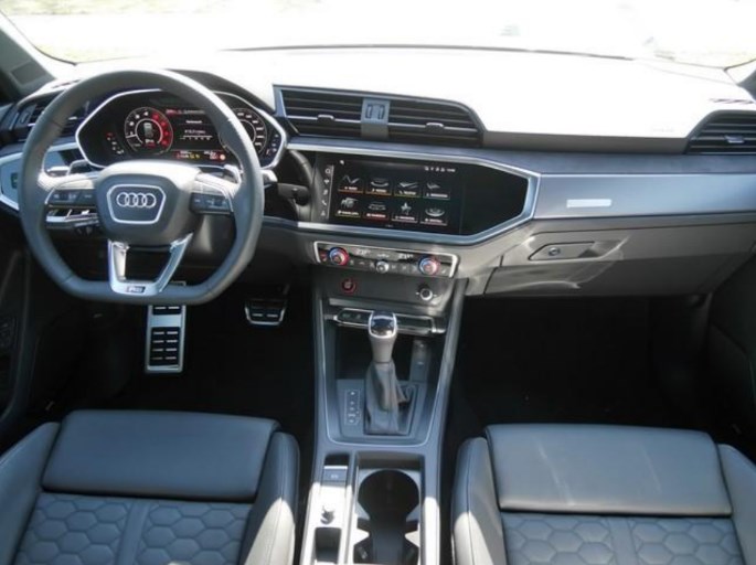 AUDI RS Q3 2.5 TFSI quattro S tronic-image-4