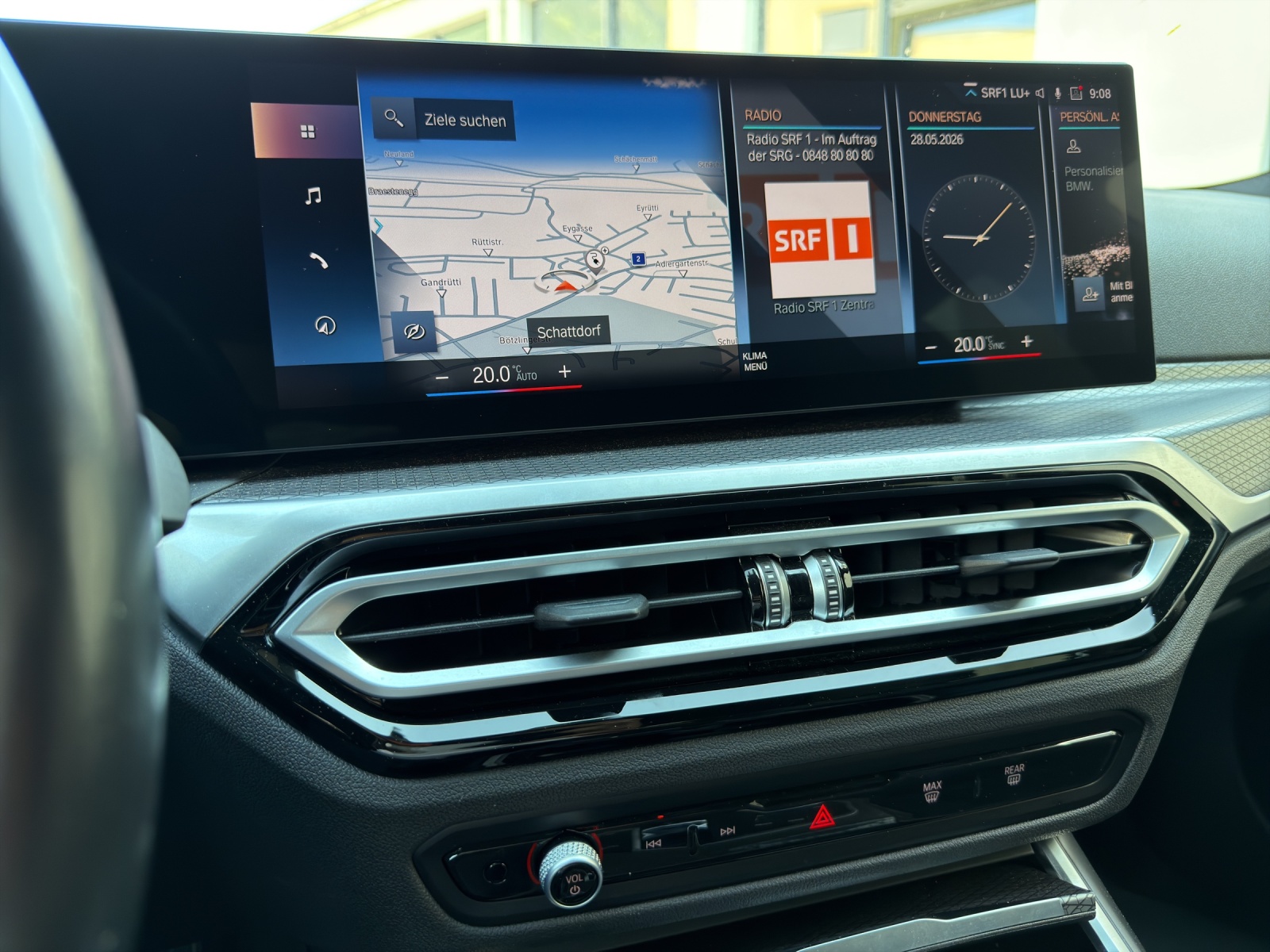 BMW 330e xDrive SAG Touring-image-21