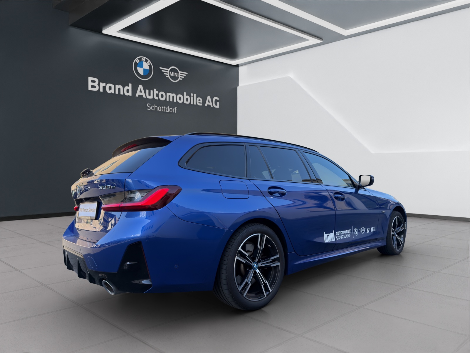 BMW 330e xDrive SAG Touring-image-5