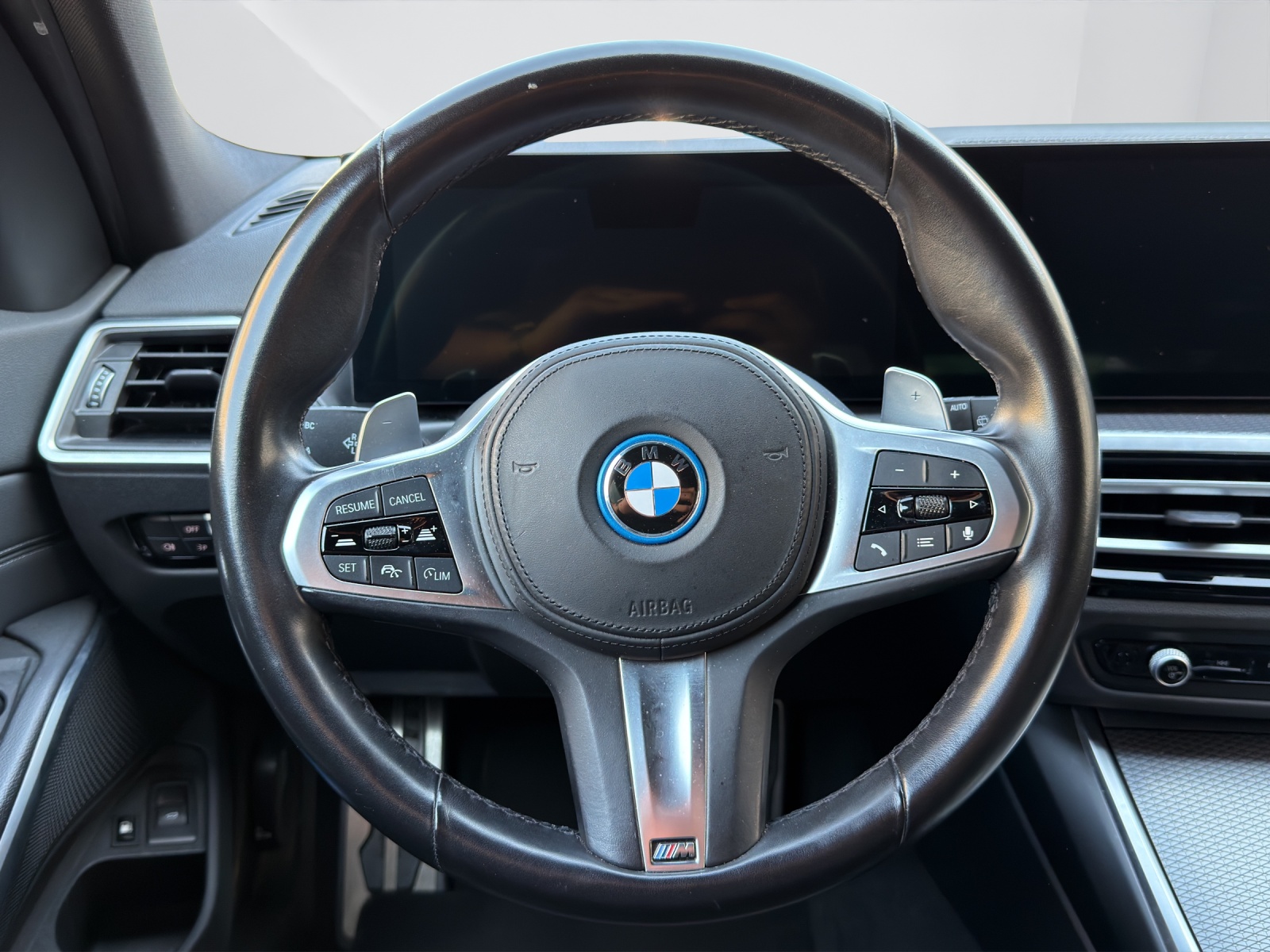 BMW 330e xDrive SAG Touring-image-17