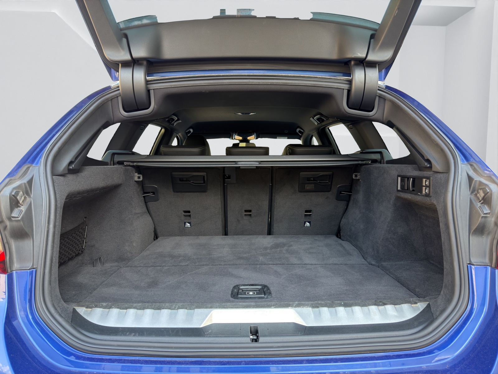 BMW 330e xDrive SAG Touring-image-13