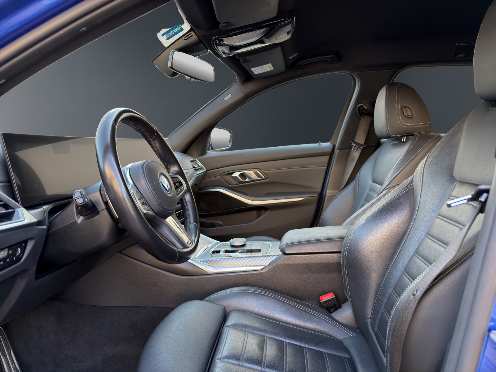 BMW 330e xDrive SAG Touring-image-11