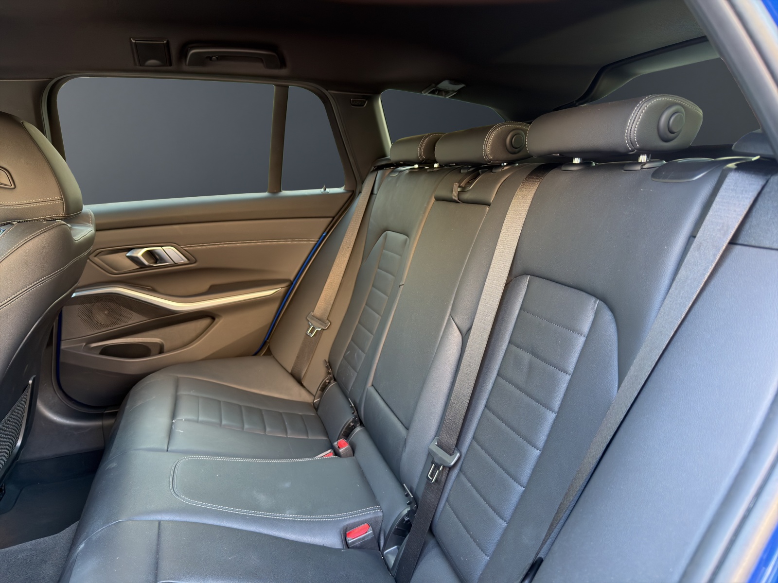 BMW 330e xDrive SAG Touring-image-12