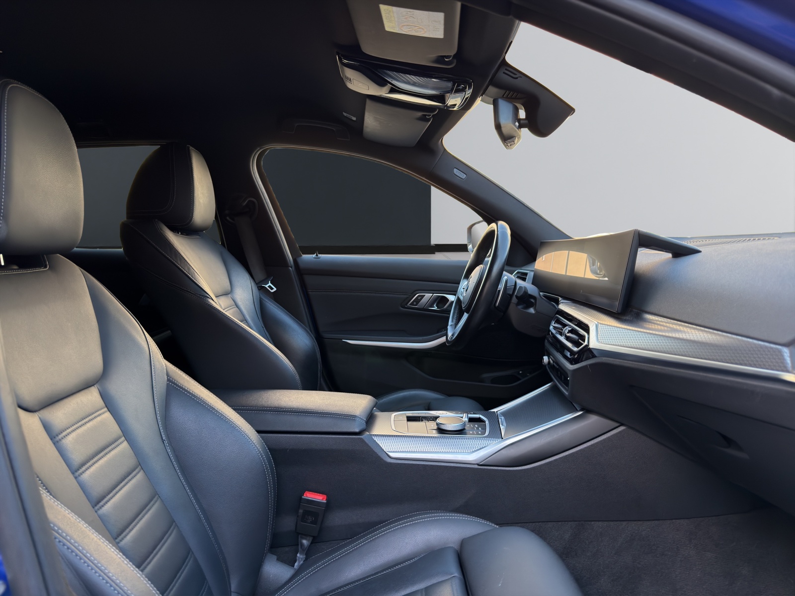 BMW 330e xDrive SAG Touring-image-14