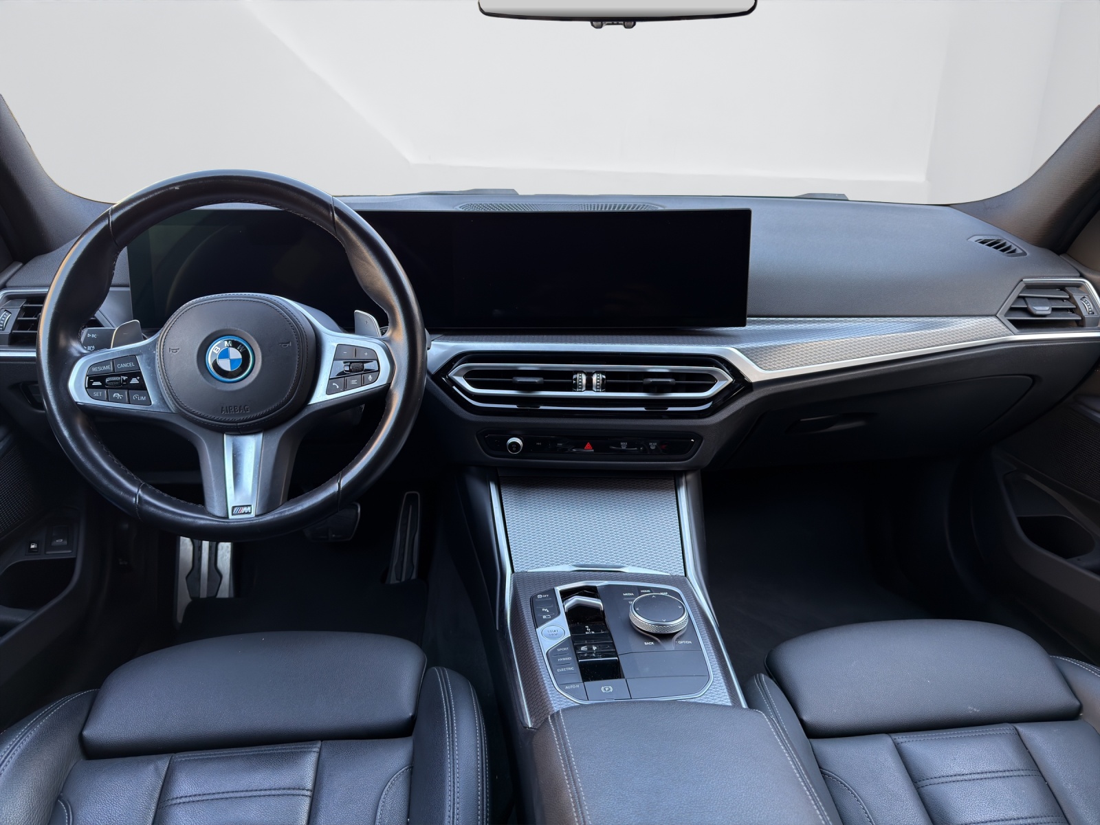 BMW 330e xDrive SAG Touring-image-16