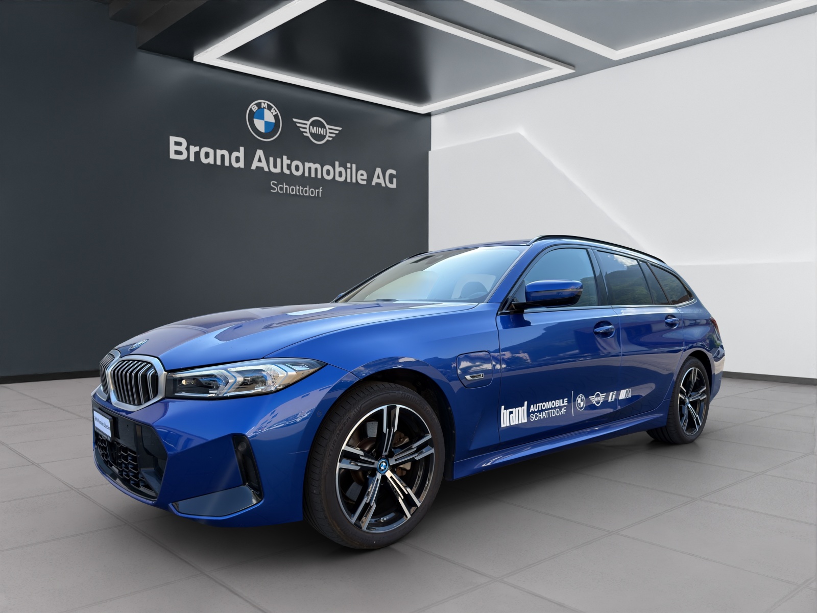 BMW 330e xDrive SAG Touring-image-0