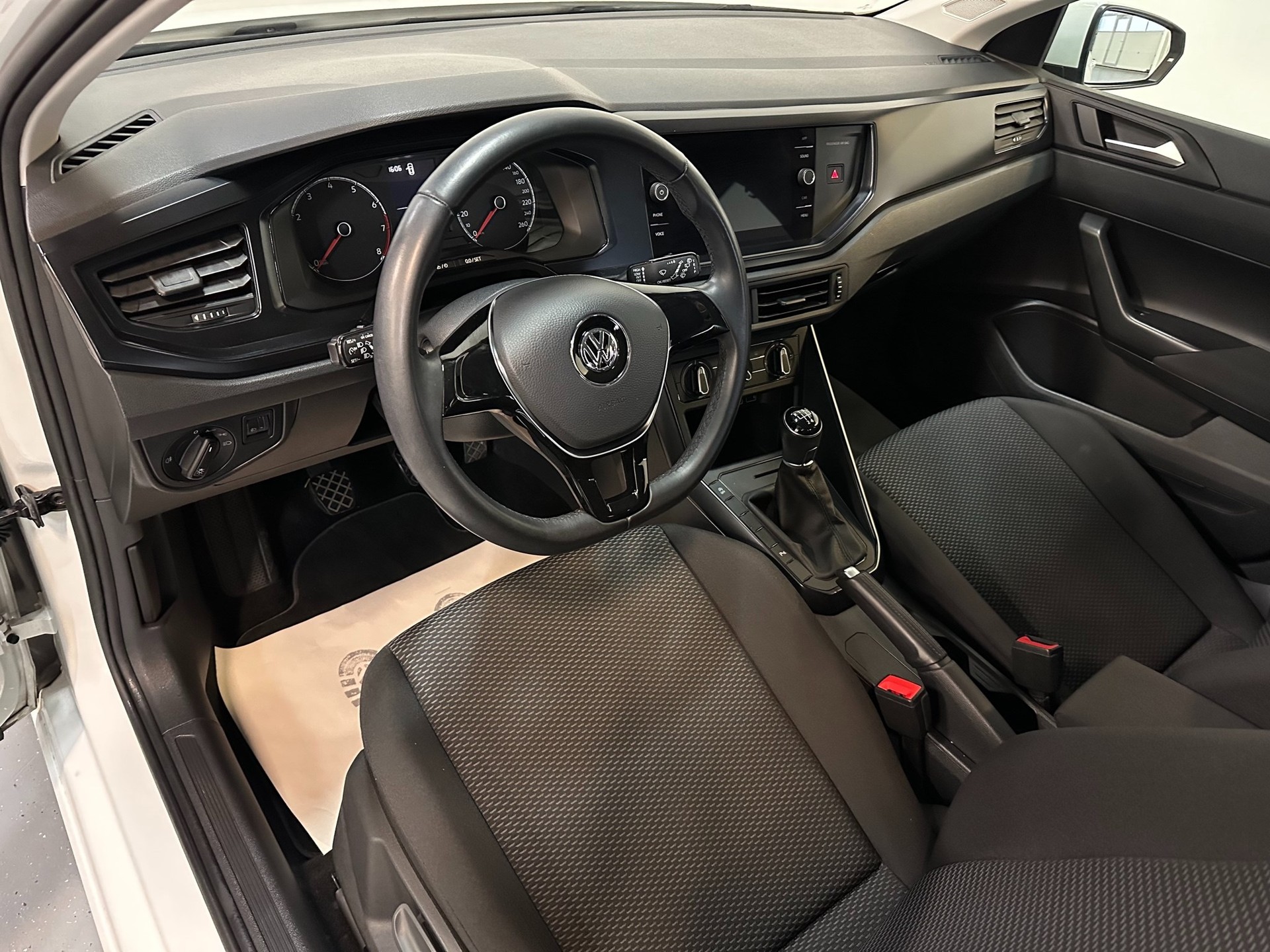 VW Polo 1.0 BMT Trendline-image-21