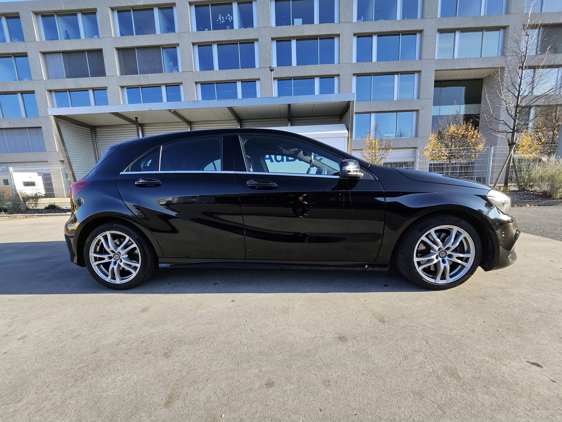 MERCEDES-BENZ A 220 AMG Line 4Matic 7G-DCT-image-2