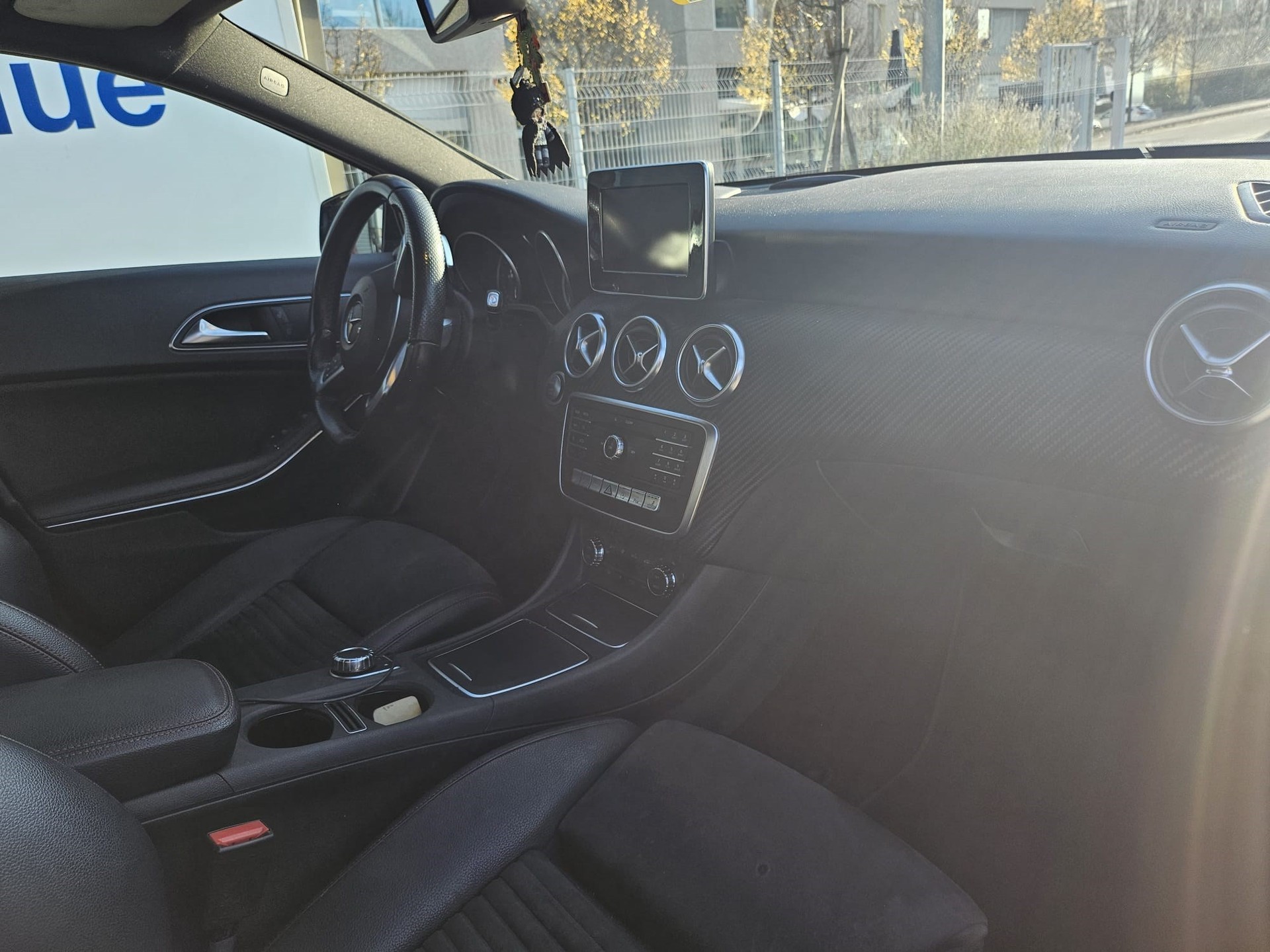 MERCEDES-BENZ A 220 AMG Line 4Matic 7G-DCT-image-3